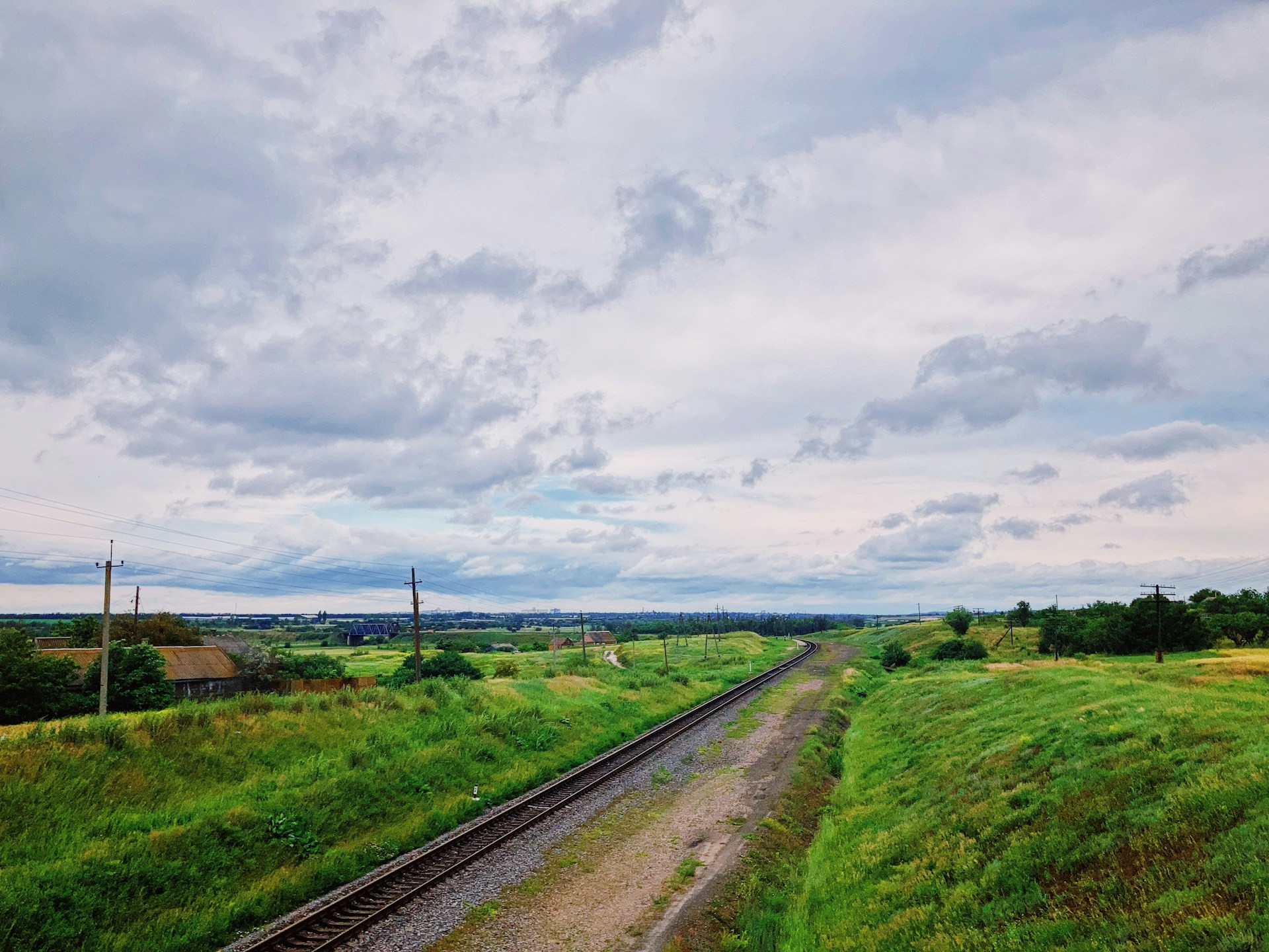 gray computer monitor