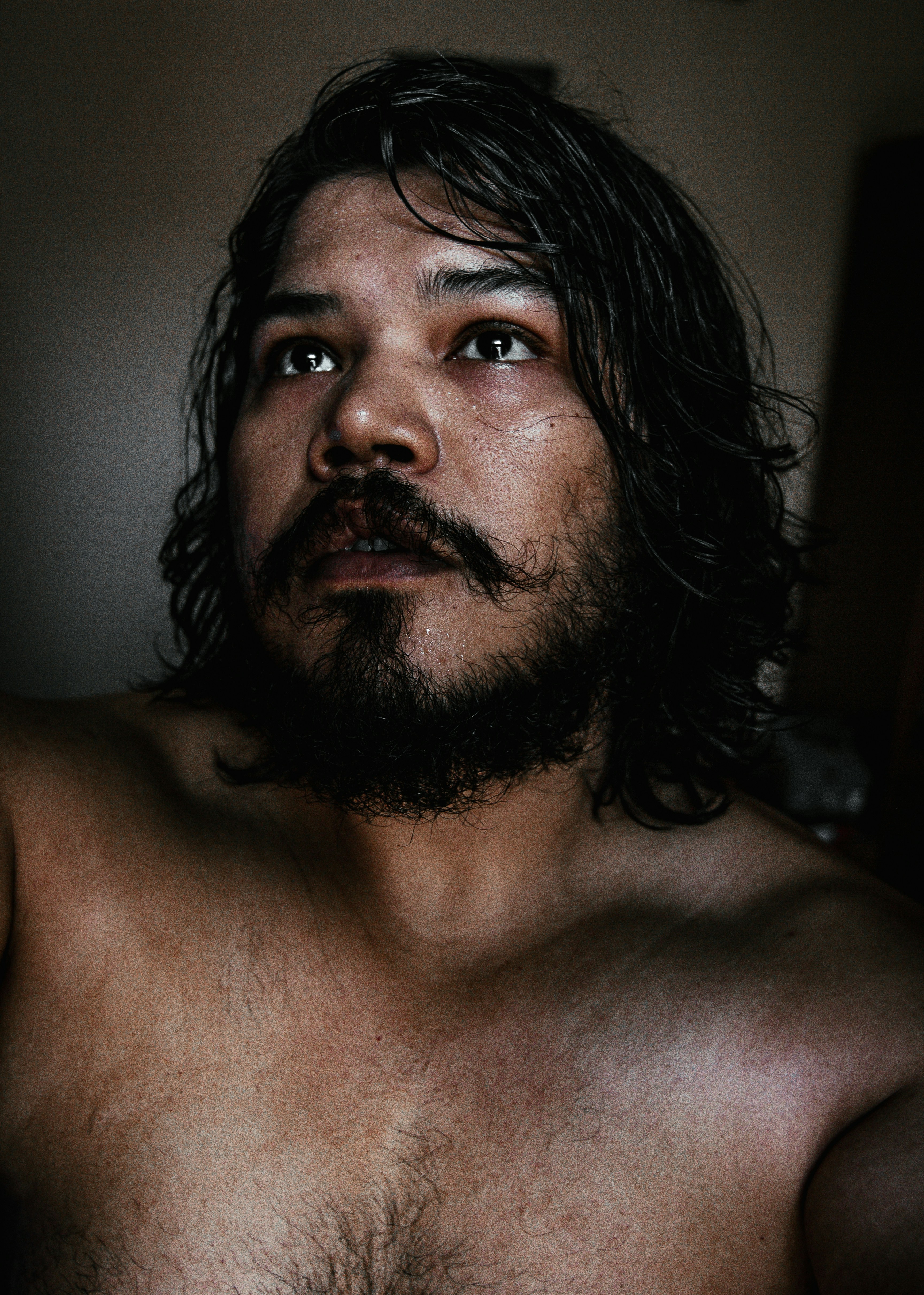 自撮りをする黒ひげの男性の写真 Unsplashで見つける人間の無料写真