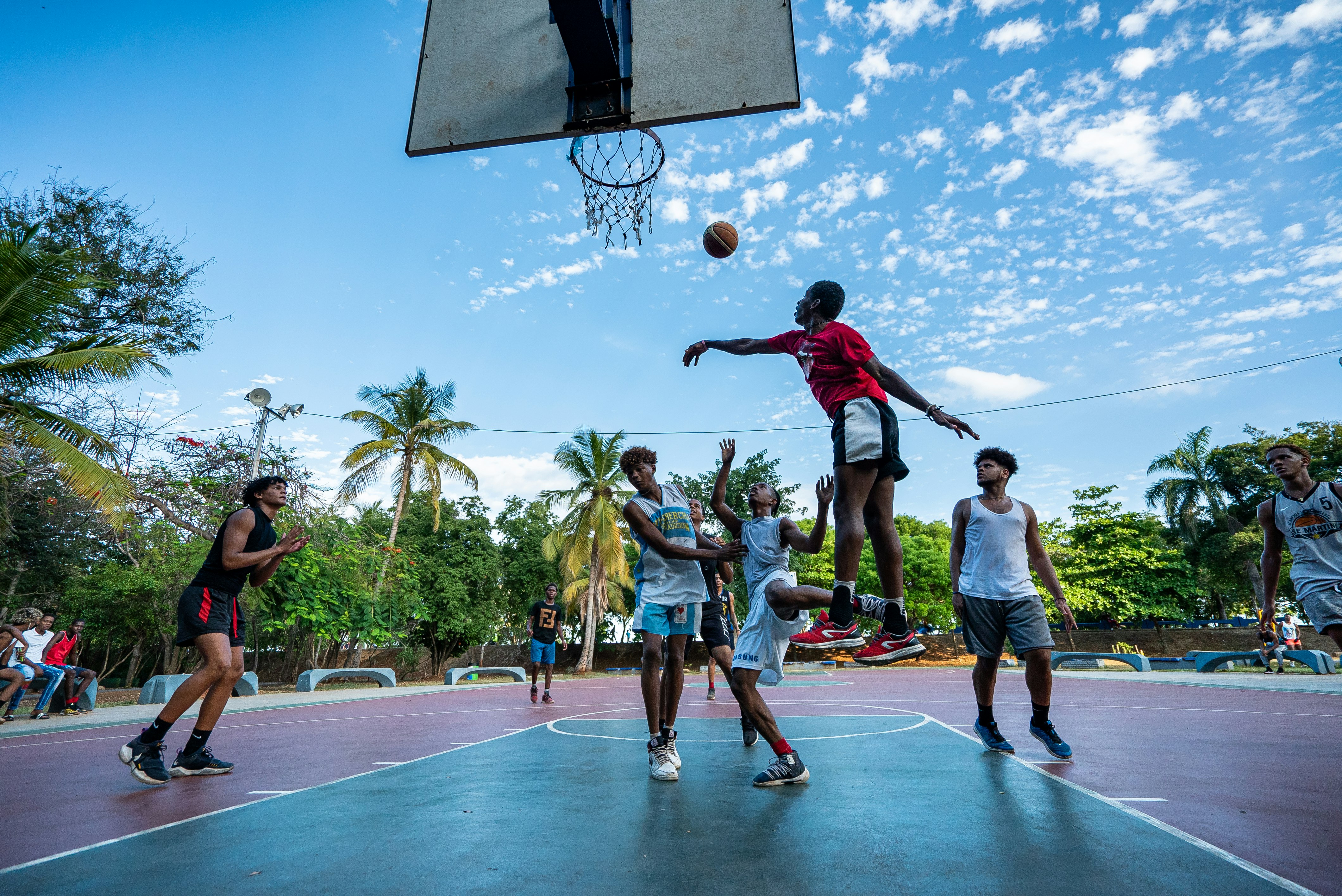 people playing basketball during daytime