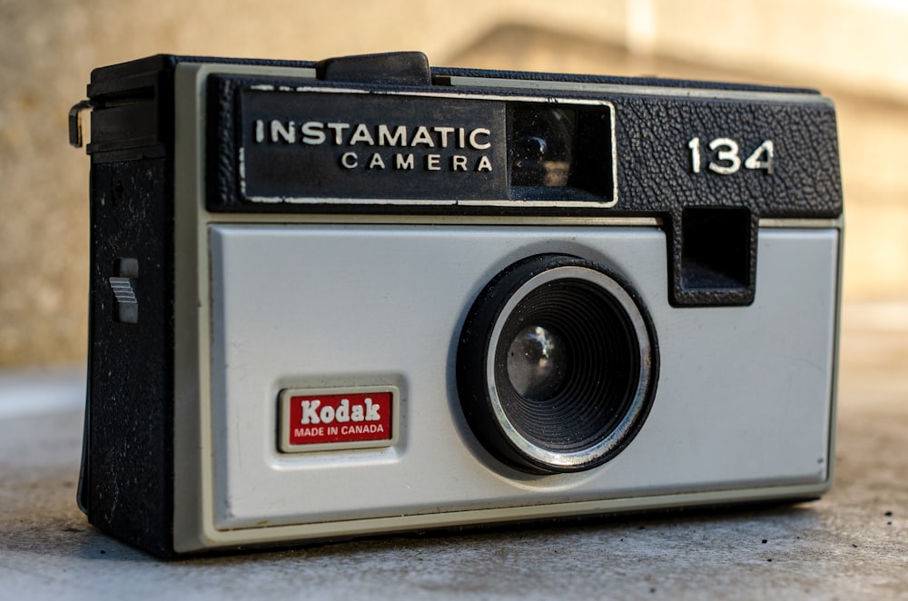 Schwarz-Weiß-Polaroid-Kamera