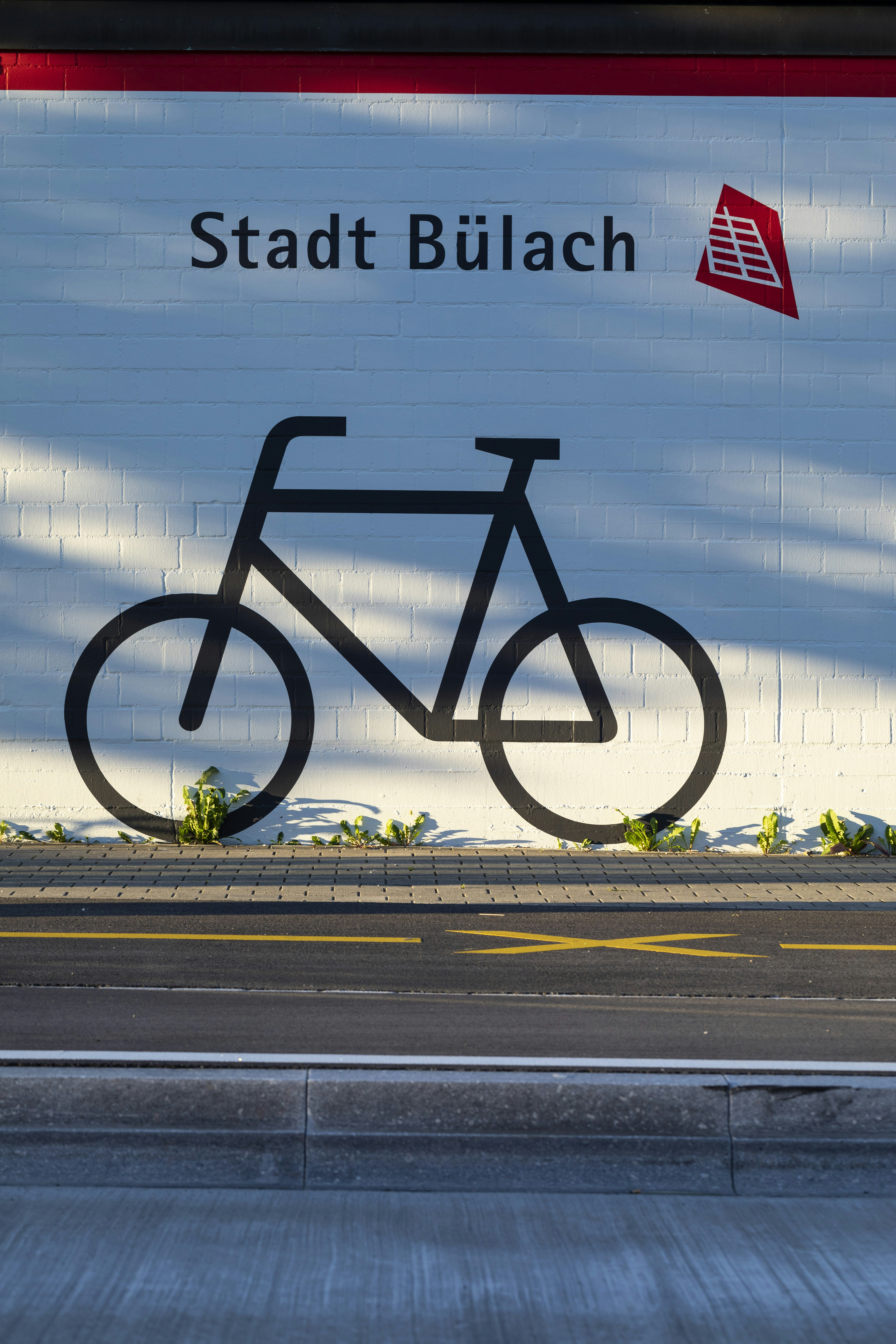 Graffiti mural bleu et blanc