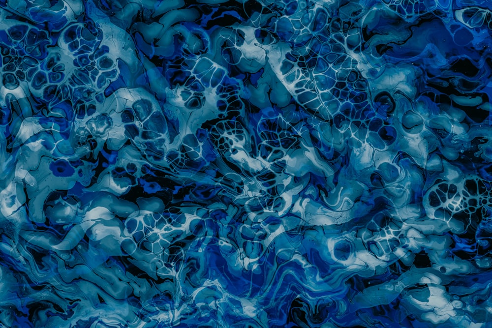 Blaue und weiße abstrakte Malerei