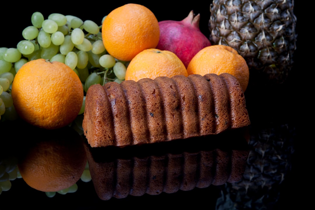 orange fruit beside apple fruit