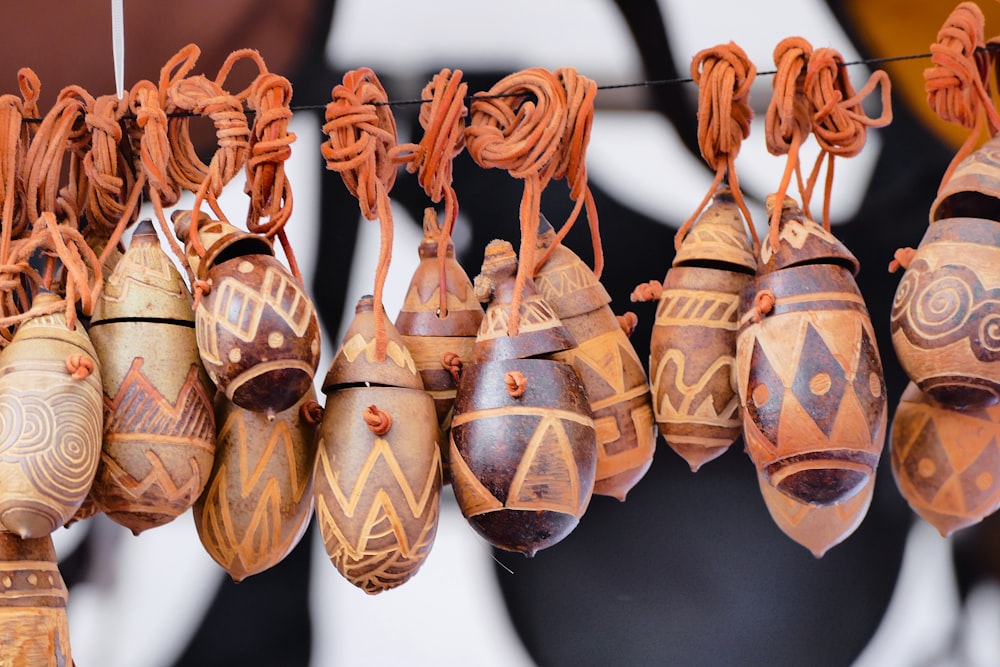 sandales en cuir marron et noir