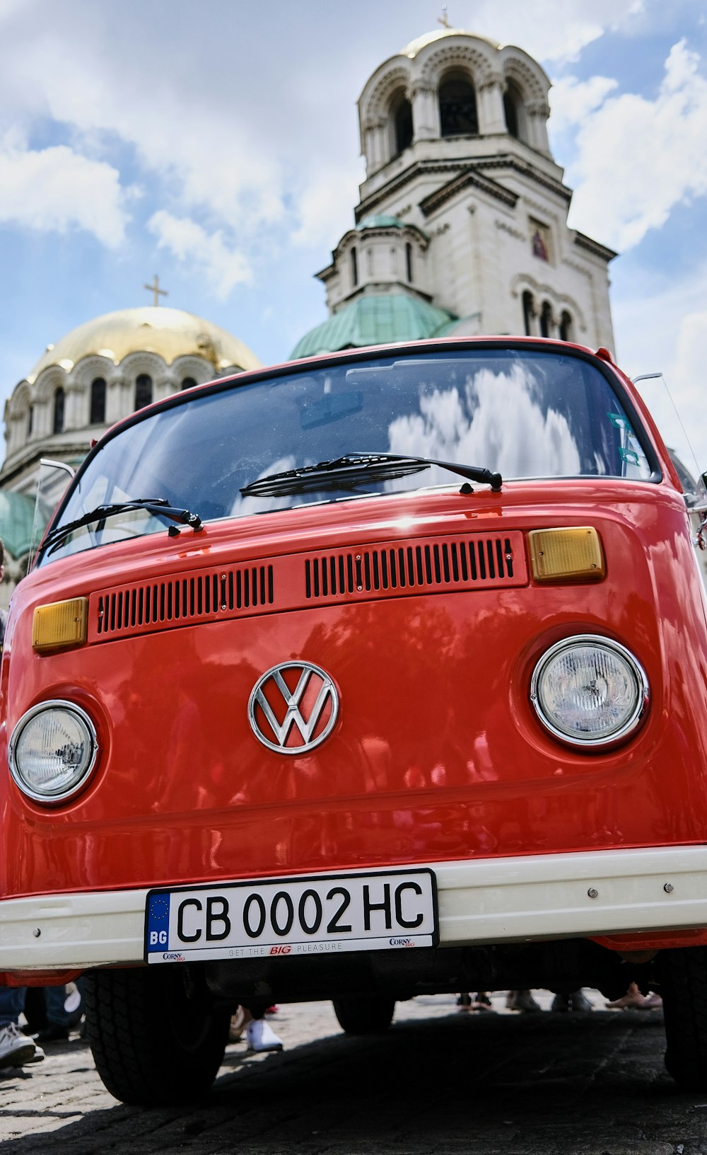 red and white volkswagen t-2