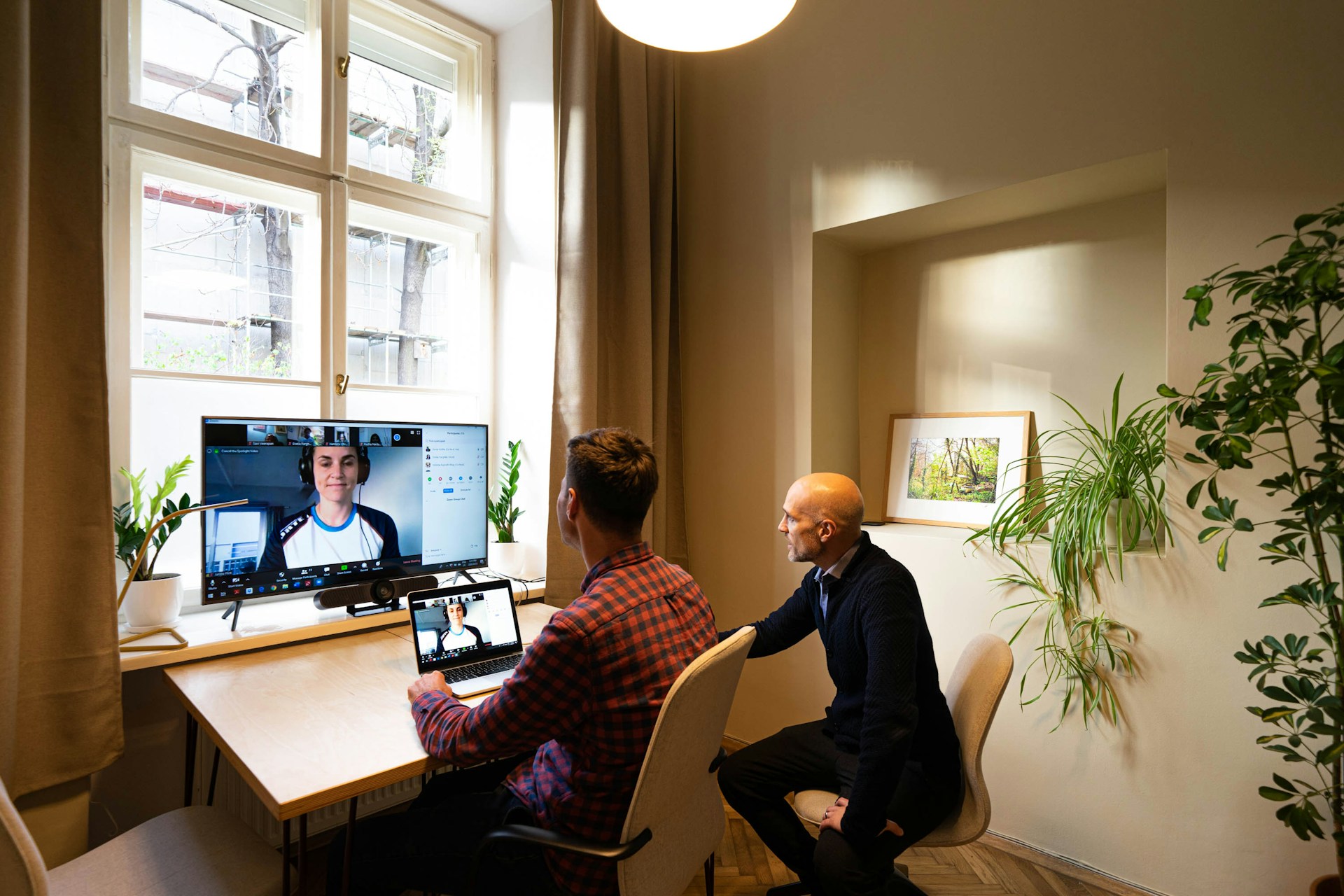 gray computer monitor