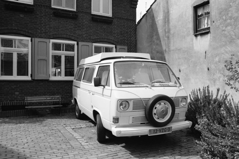 grayscale photo of volkswagen t-2