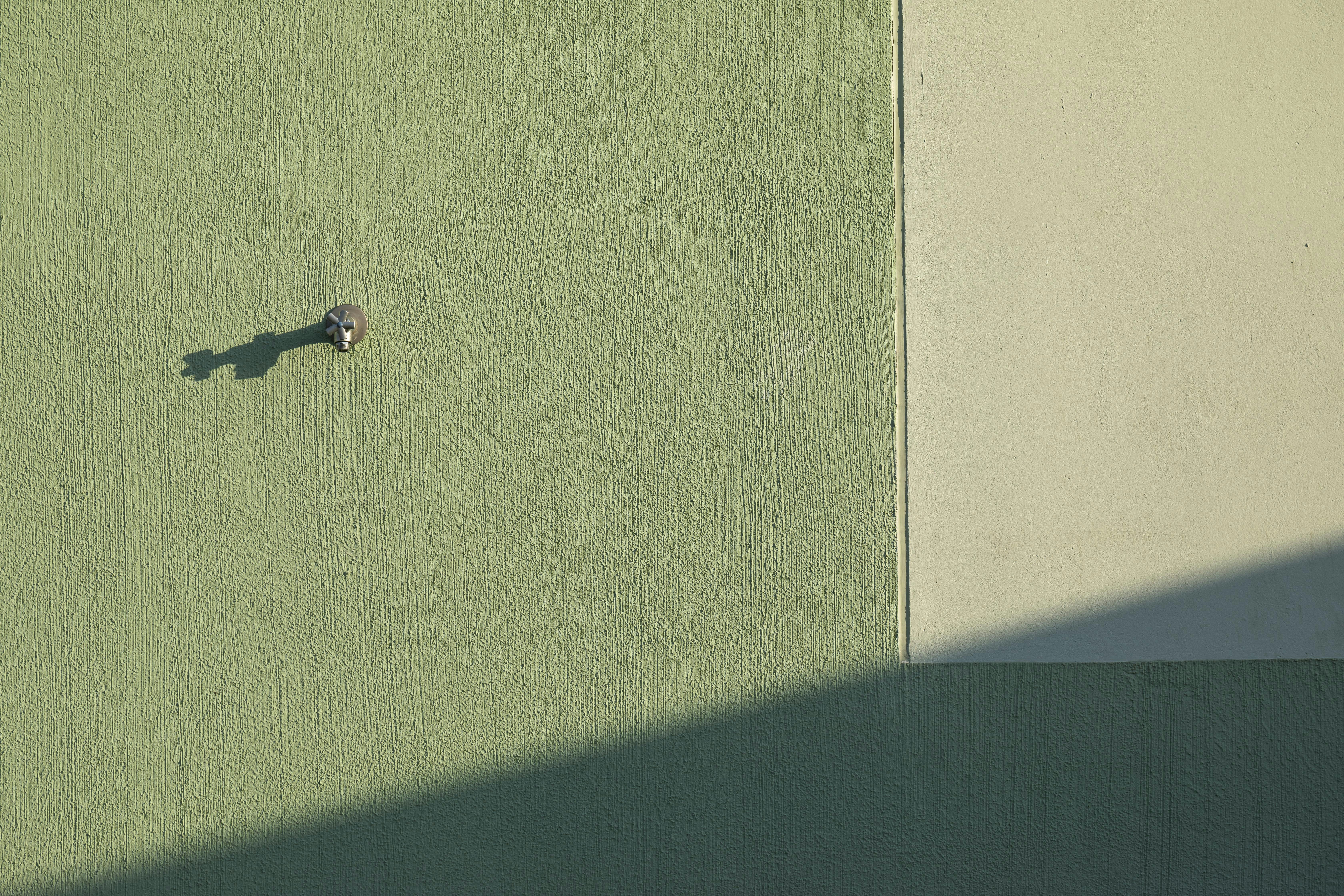 photo-1624285711628-1ebc009421c7?ixid=M3wxMjA3fDB8MXxzZWFyY2h8MTV8fHNsaW1qYXJvJTIwa25vY2tvZmYlMjByaXNrcyUyMGV4cGxhaW5lZHxlbnwwfHx8fDE3NDczNzgyNzJ8MA\u0026ixlib=rb-4.1.0