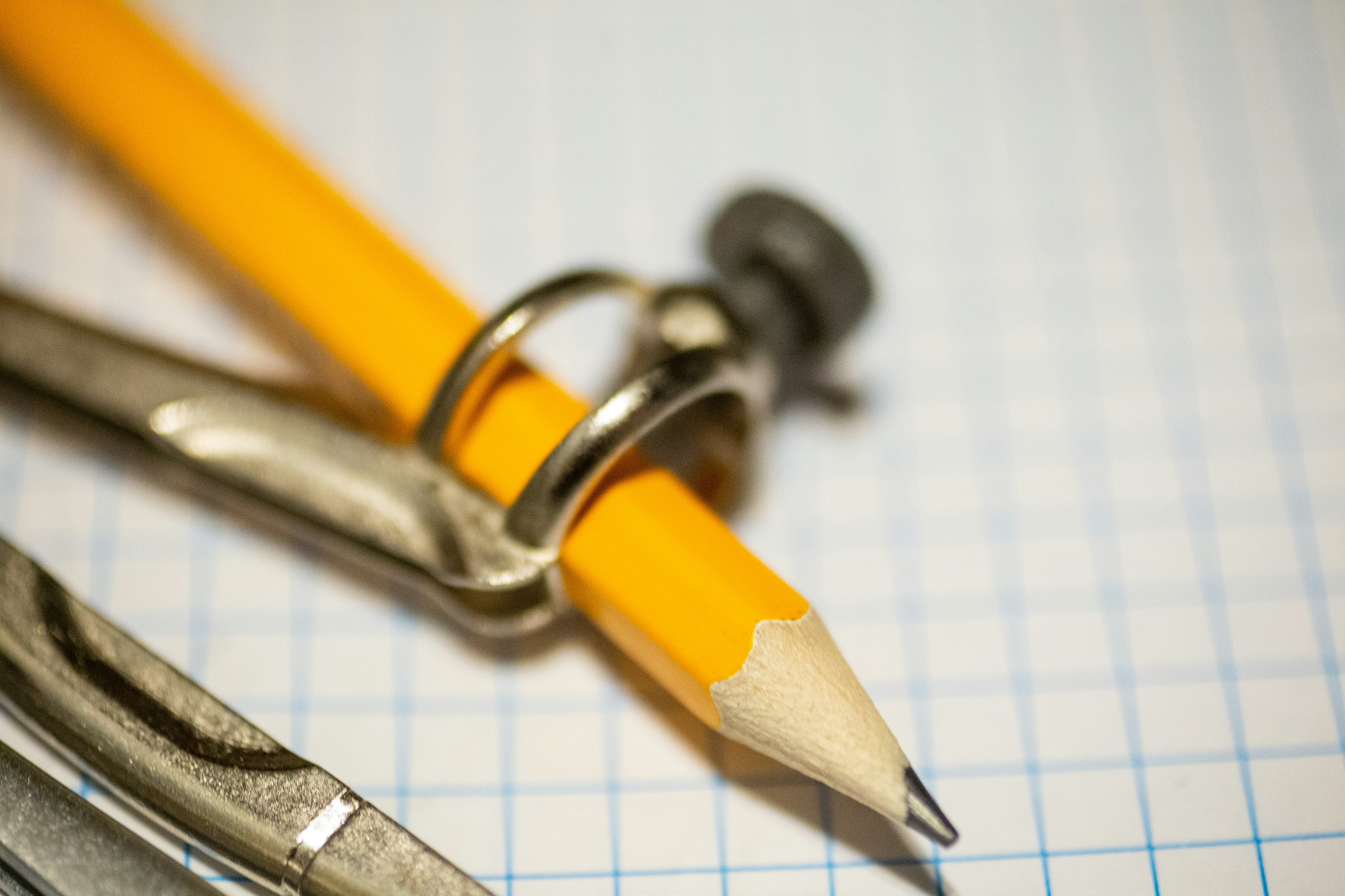 5 AI Writing Tools That Improve Report Writing