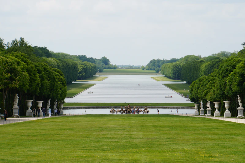 Best Walking Paths and Streets in Versailles to Explore on Foot