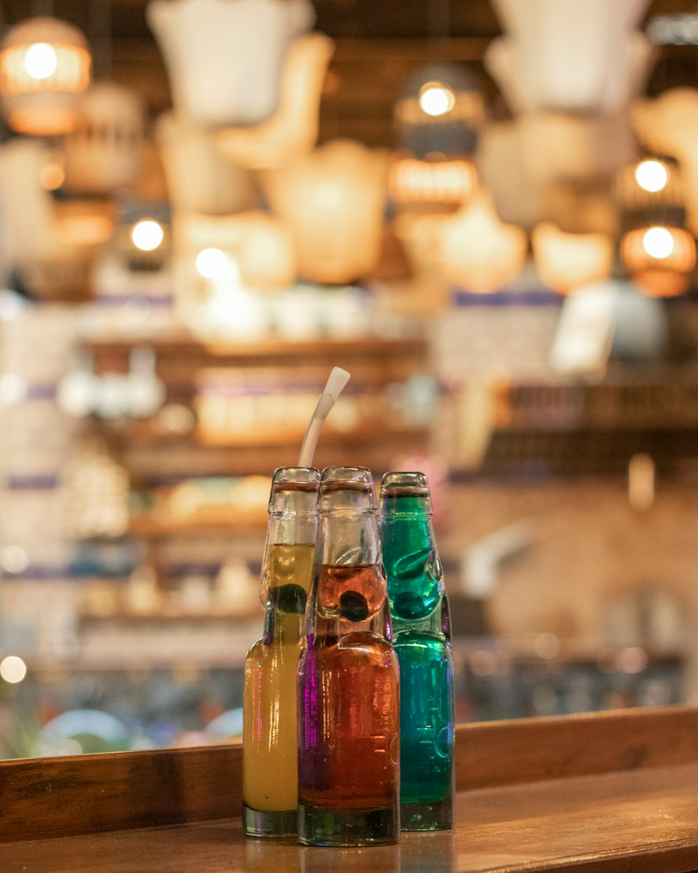 bouteilles en verre transparent sur une table en bois brun