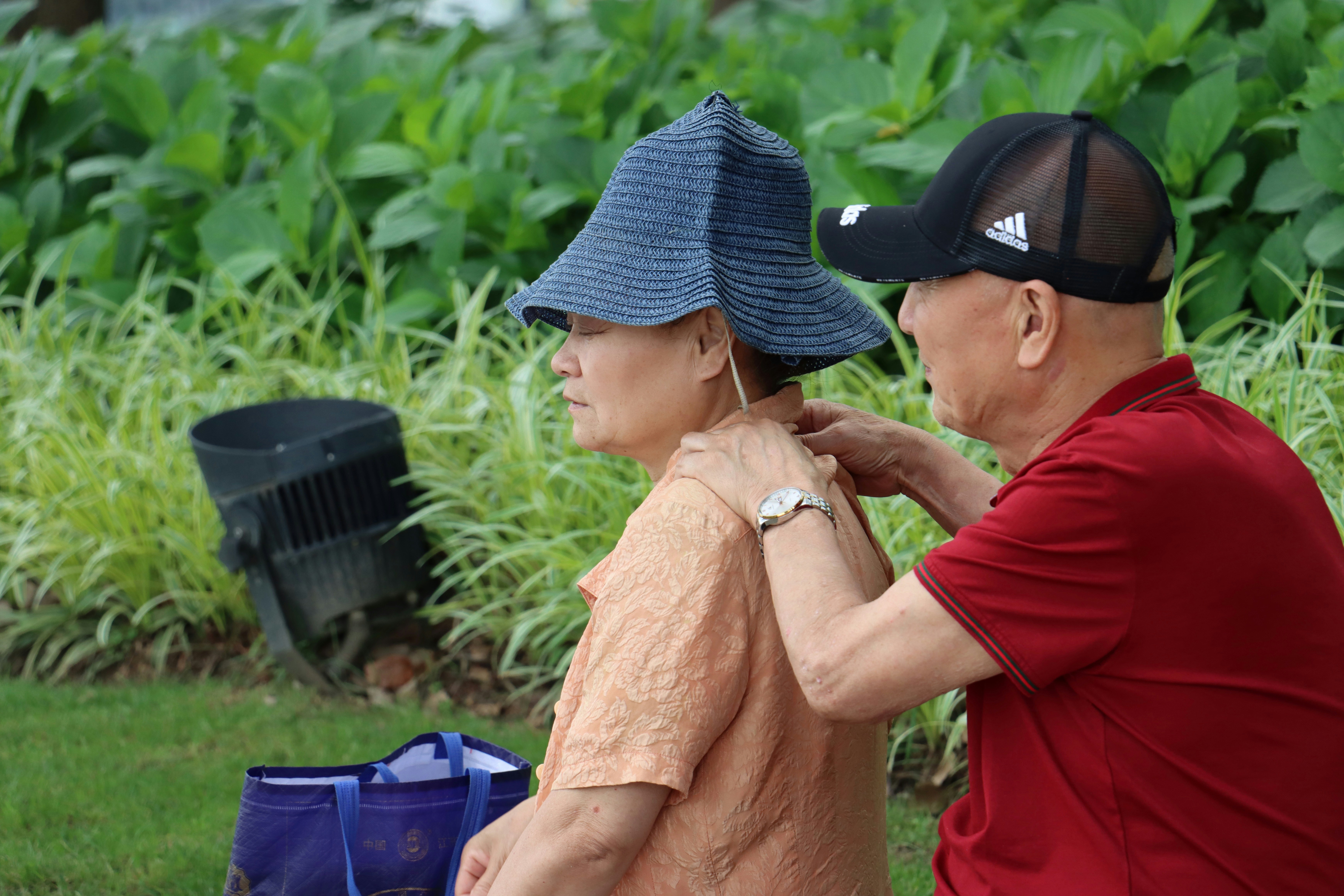 Old Chinese couple enjoying their time