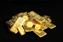gold and silver round coins