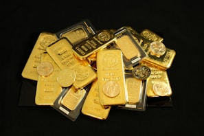 gold and silver round coins
