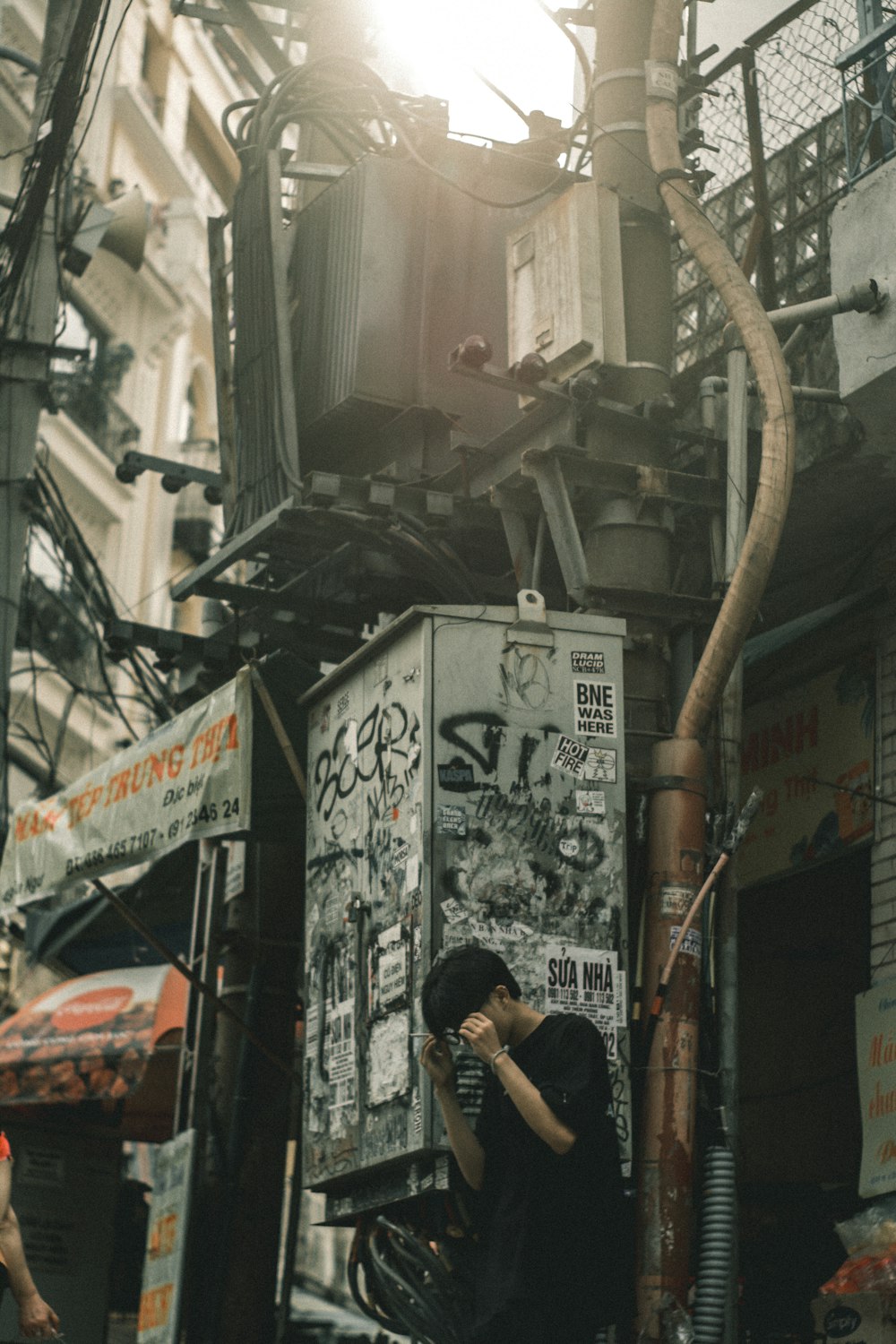 man in black shirt standing near building during daytime