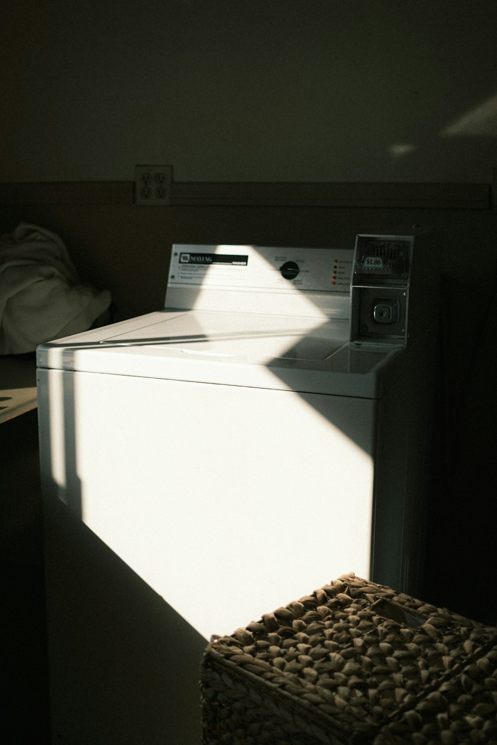 máquina de lavar roupa de carga superior branca