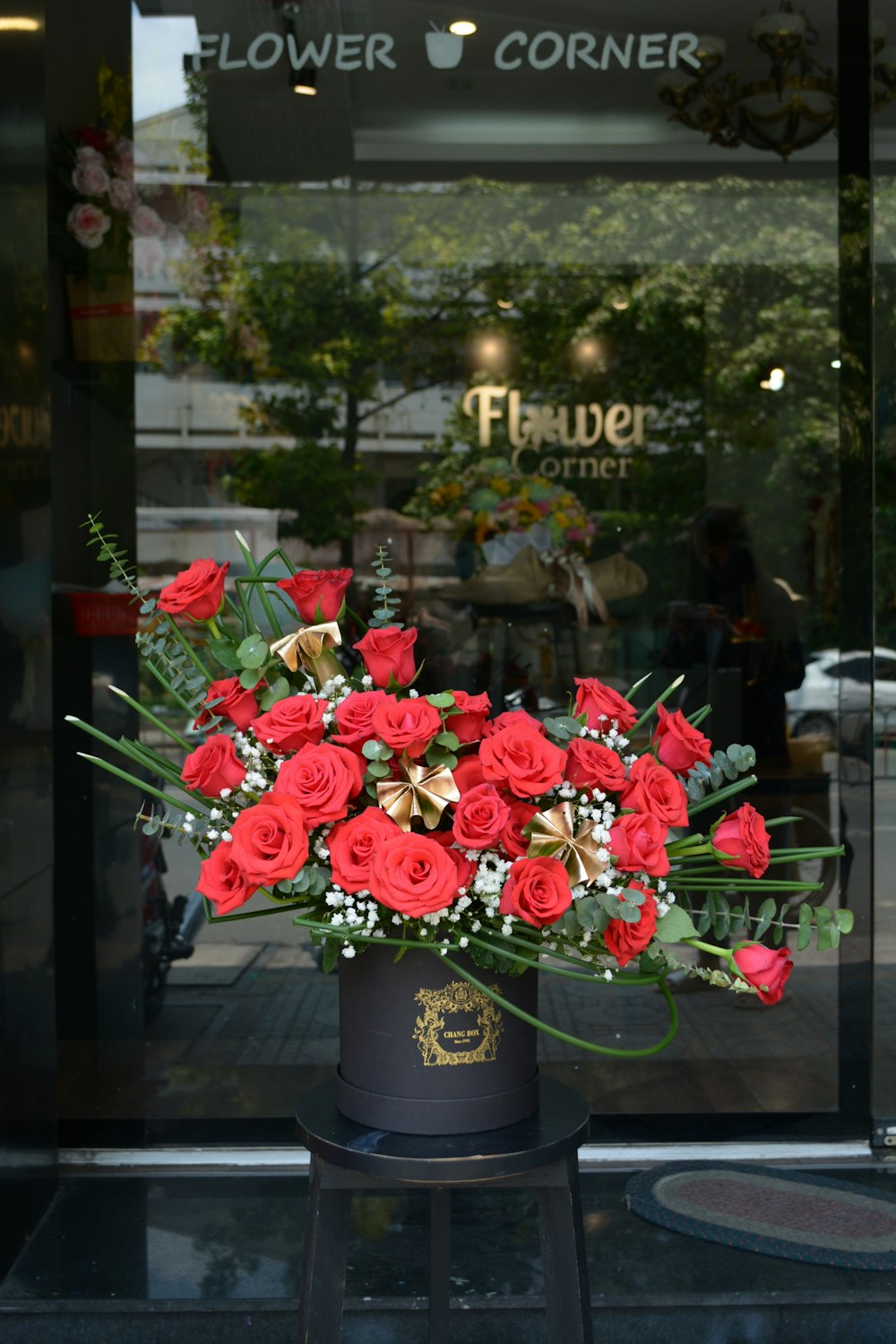 red roses bouquet on black bucket