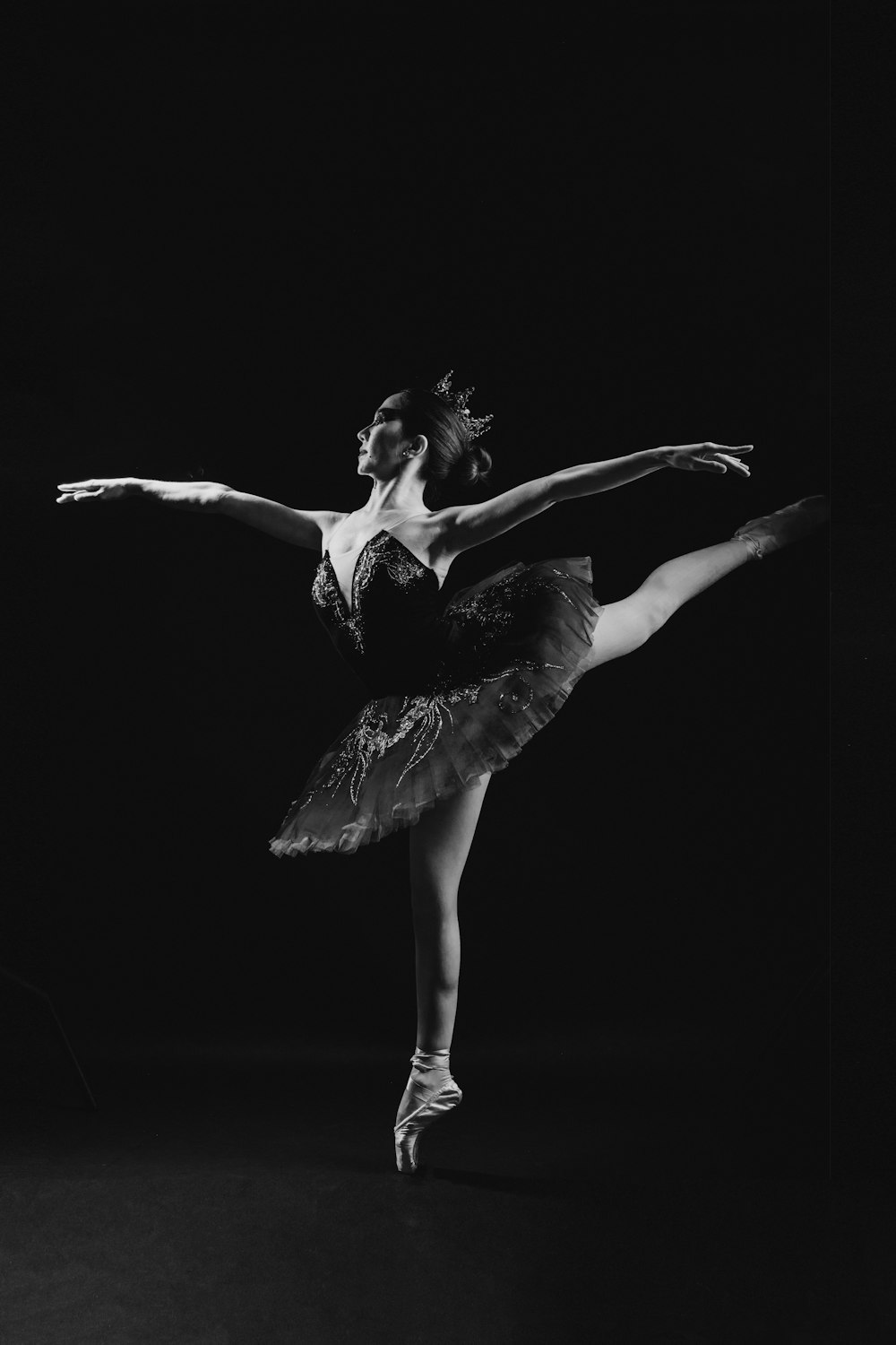 woman in black dress dancing