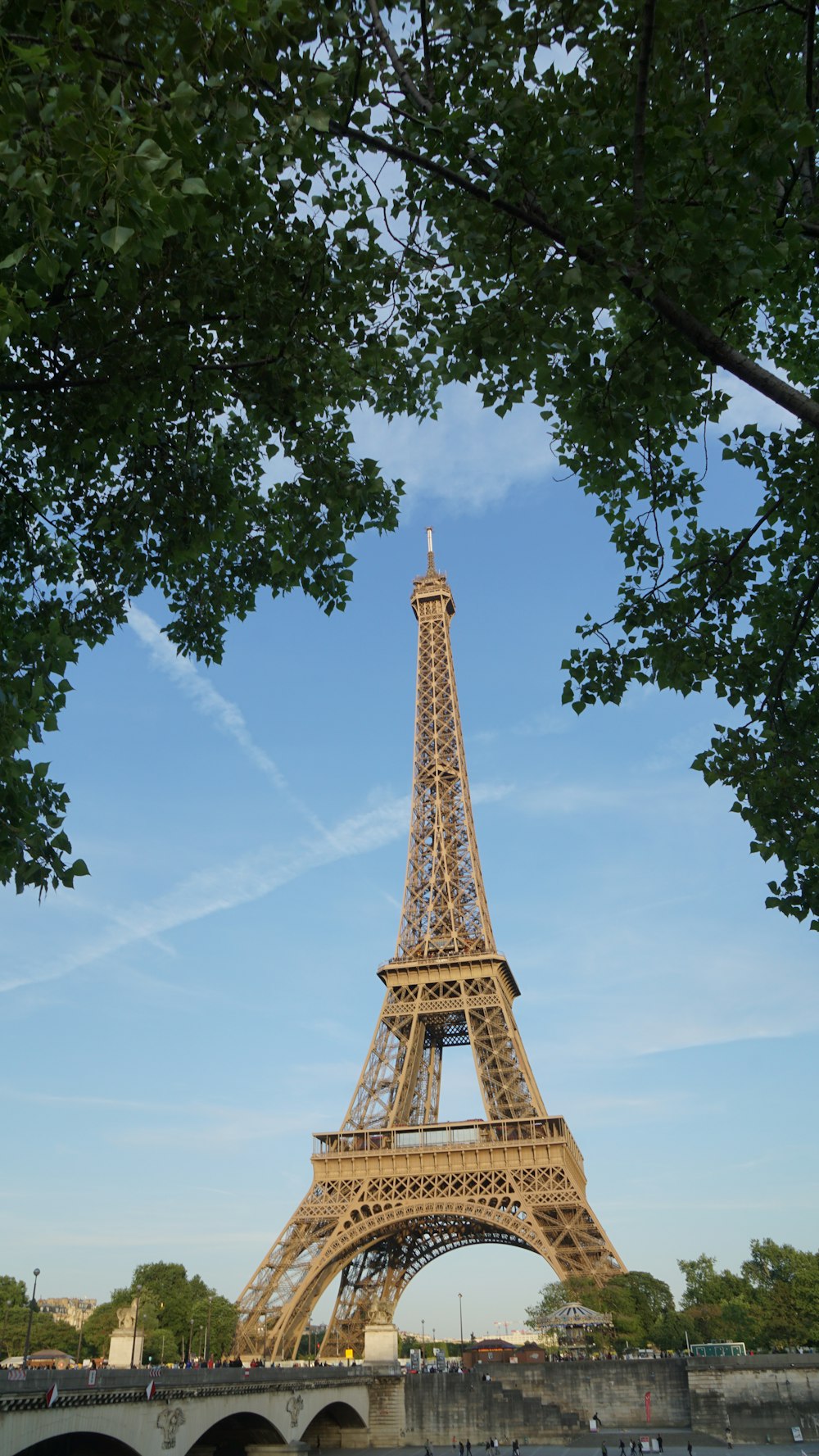 eiffel tower under blue sky during daytime