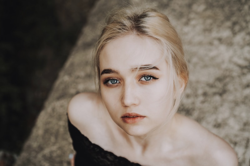 Chic Malaysian sugar mummy in black top