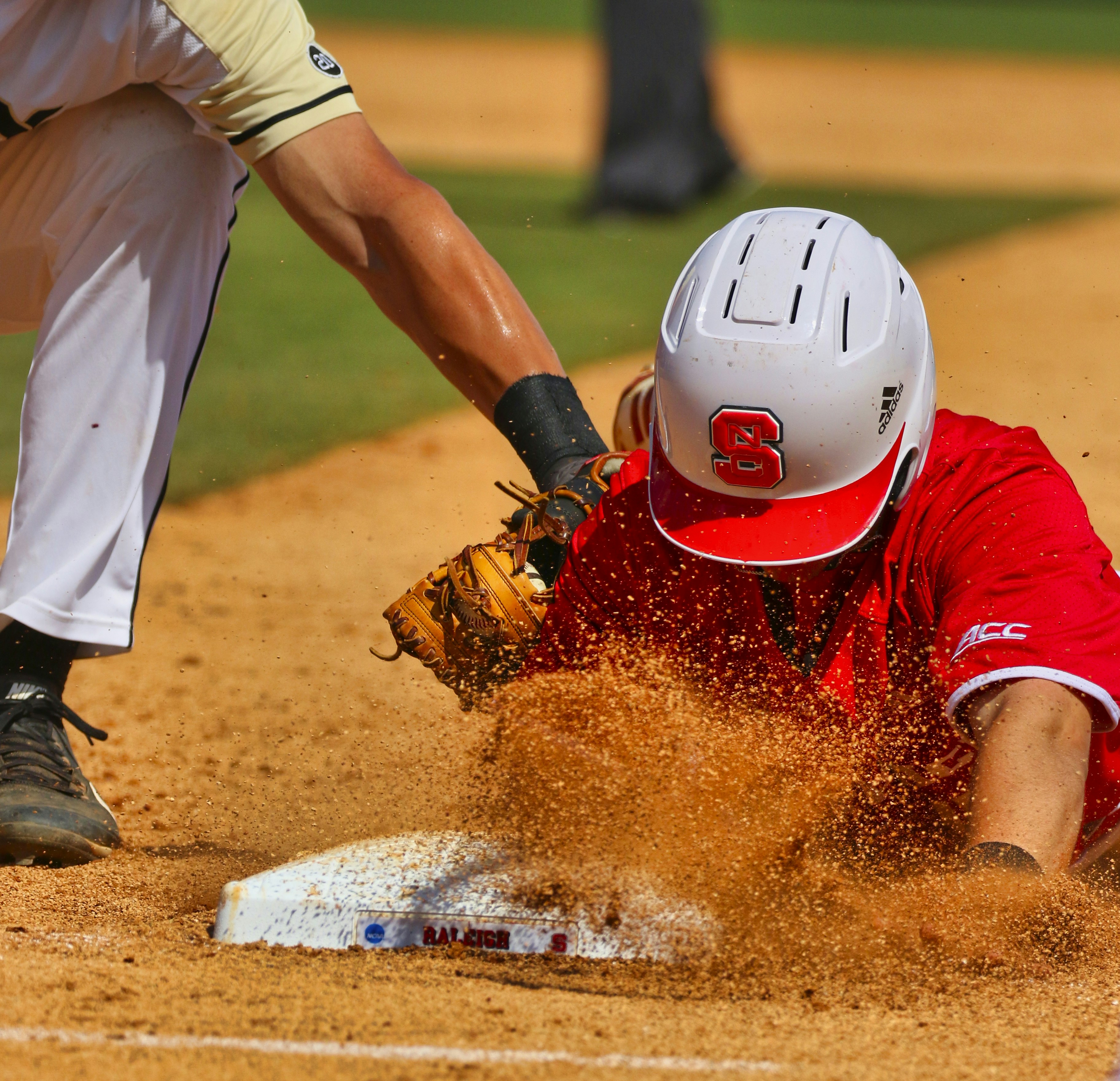 COLLEGE BASEBALL: THE SPRING SPORT OF KINGS
