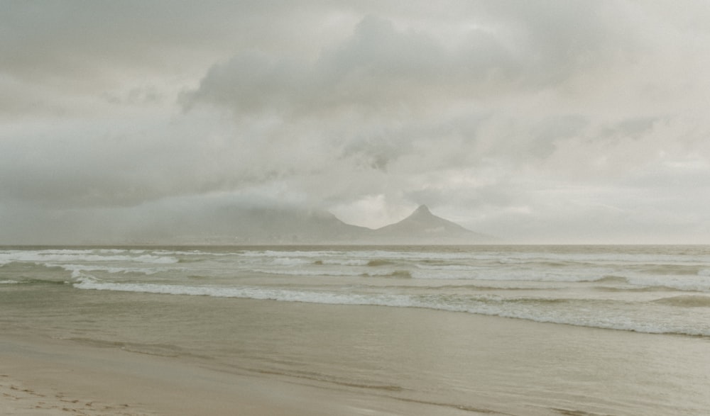 ocean waves crashing on shore during daytime