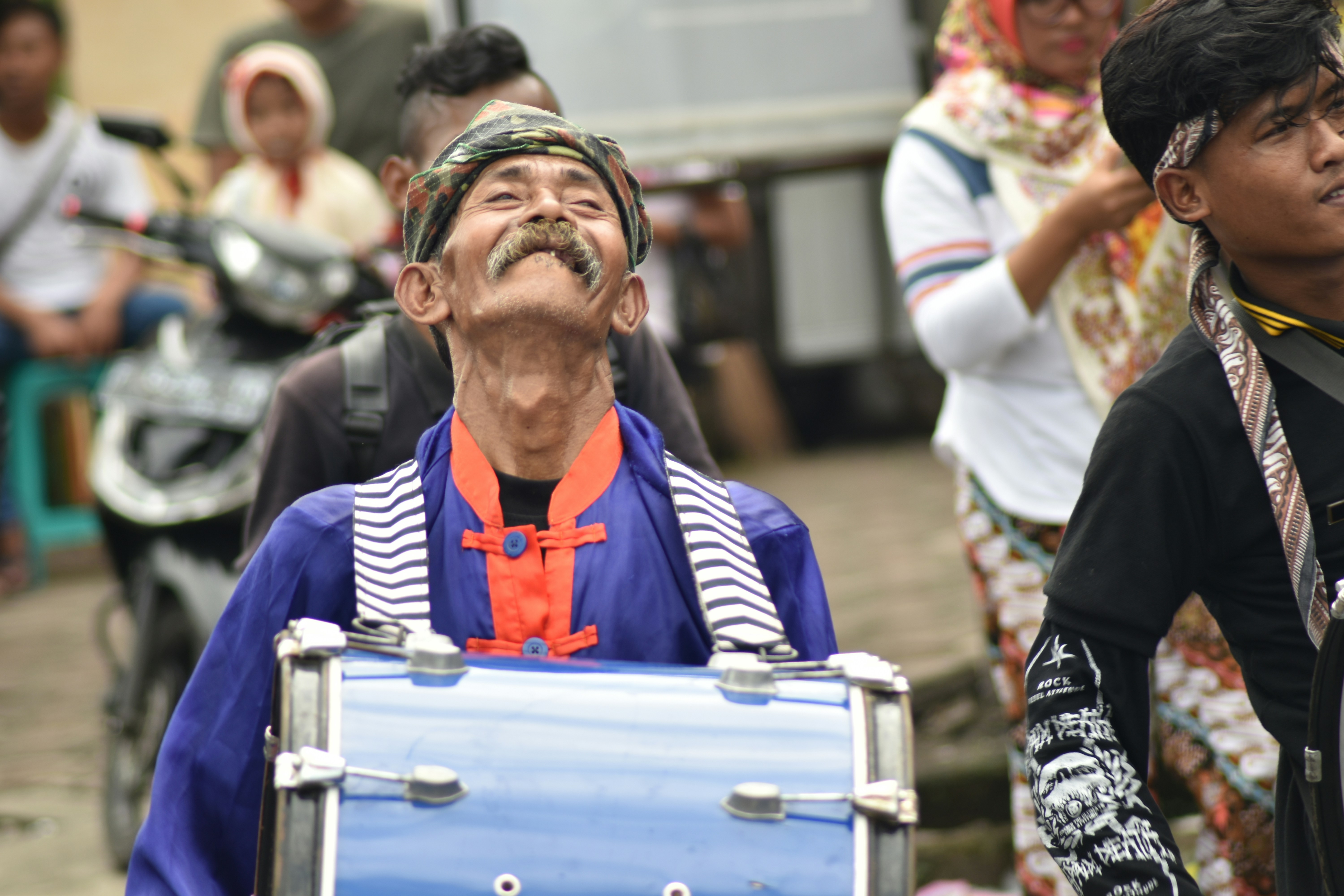 Man with long hair staring aggressively after a heavy set