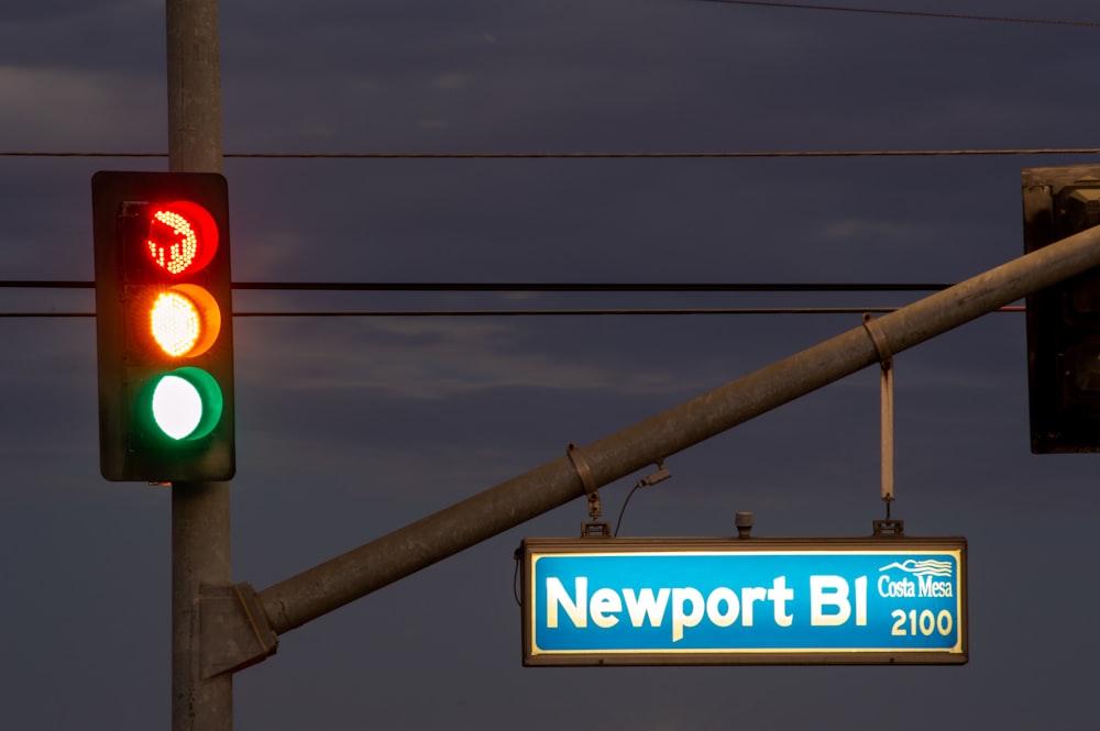 青と赤の一時停止標識