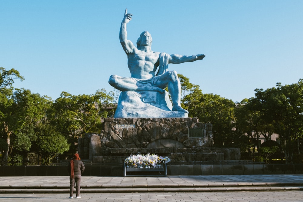 man riding horse statue during daytime