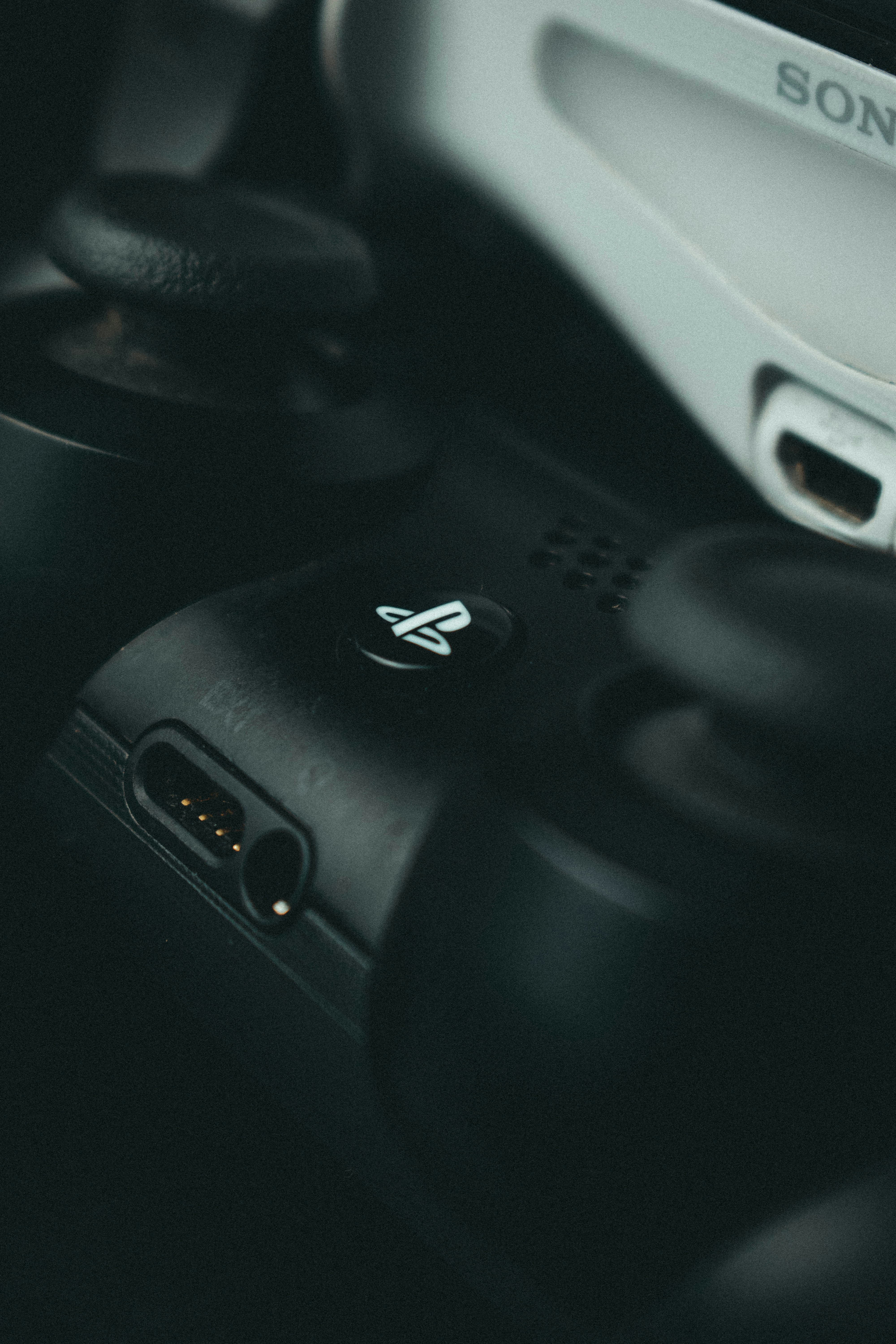 black sony ps 4 game controller