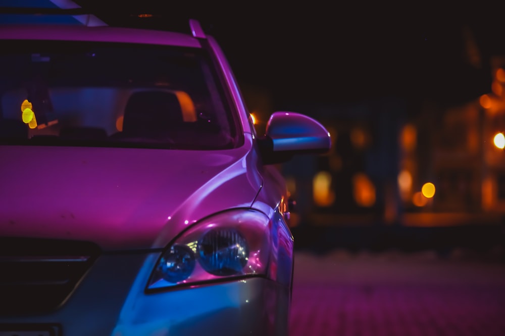 purple car with yellow light