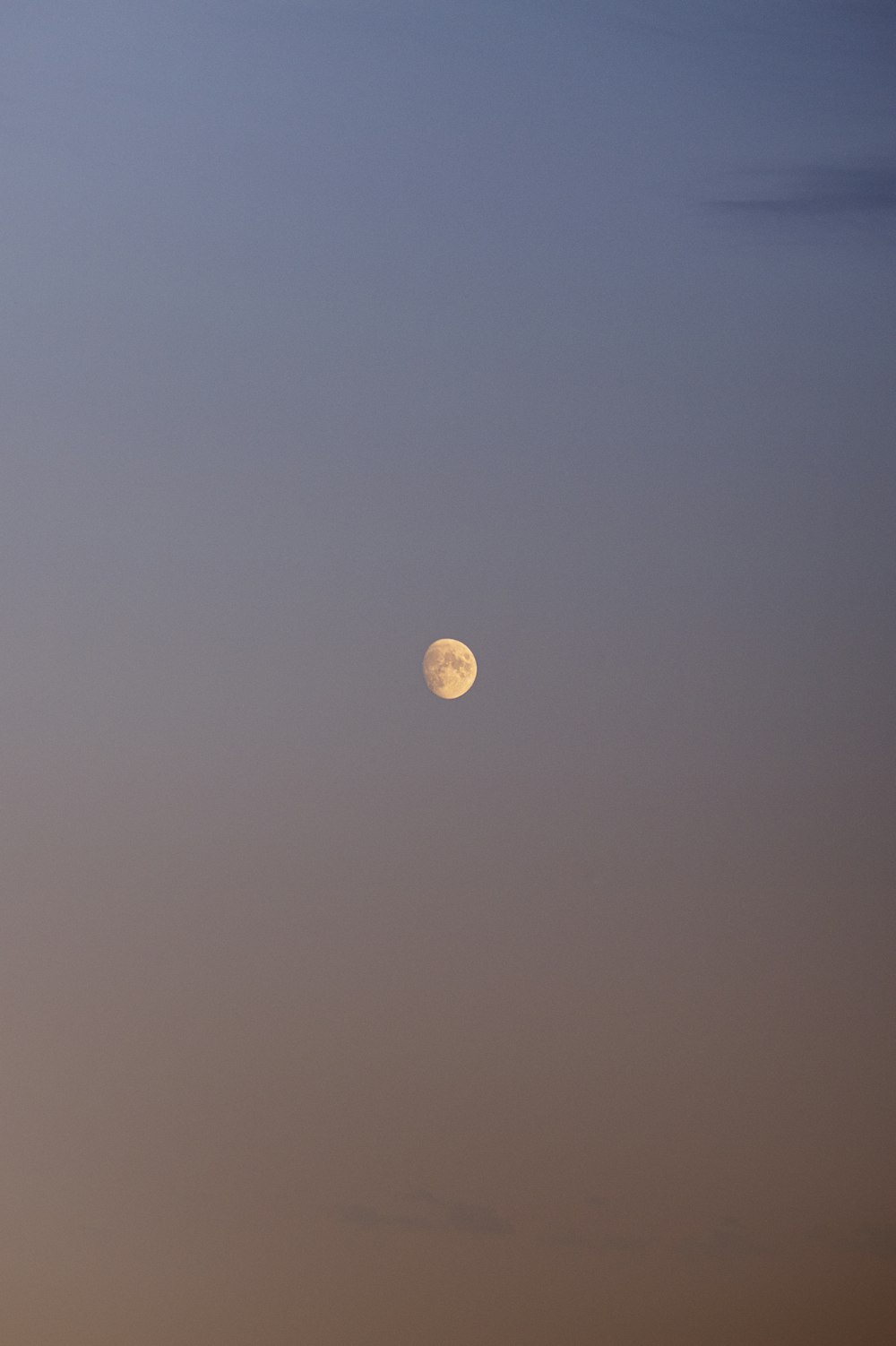 Luna piena nel cielo