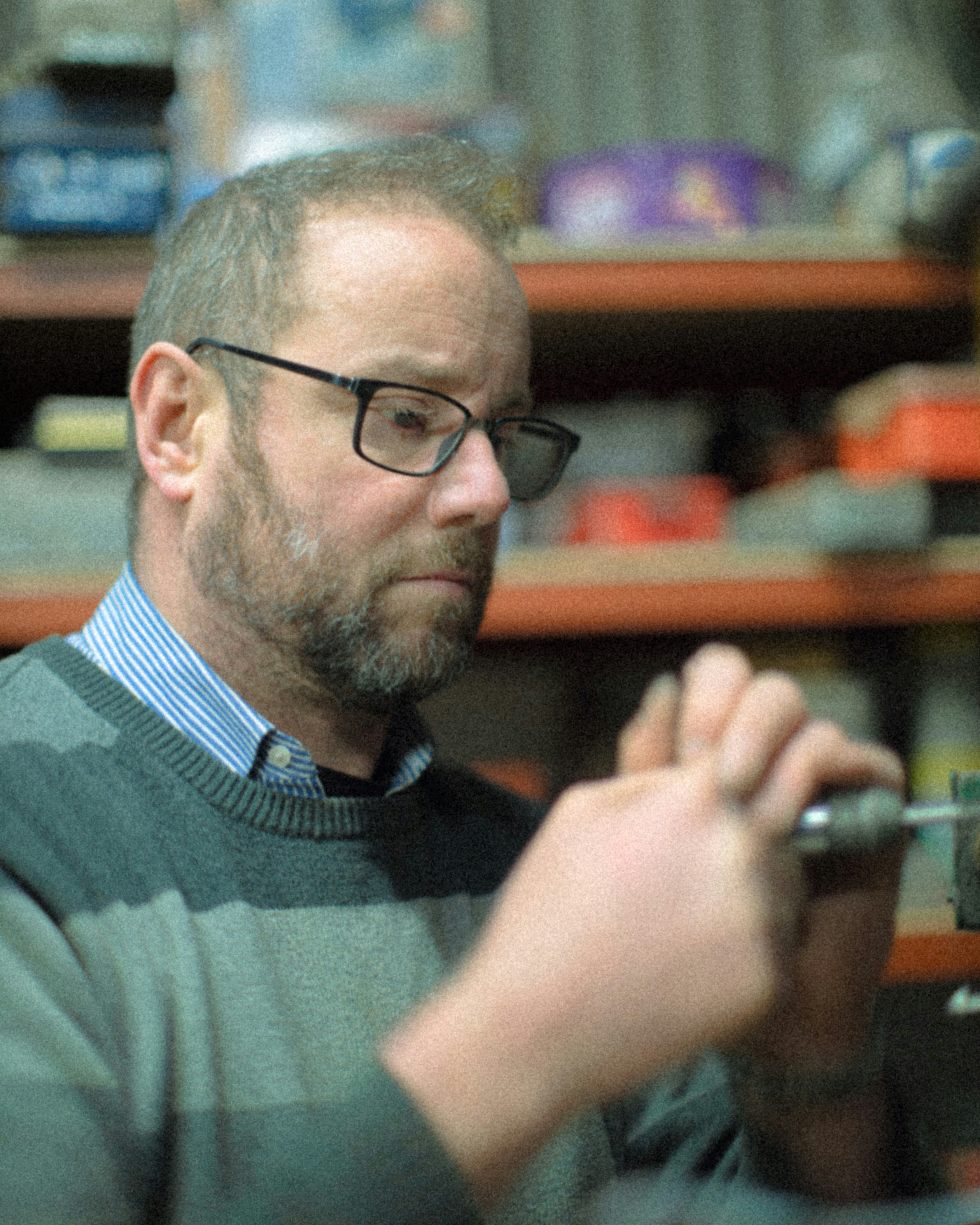 man in gray crew neck shirt wearing black framed eyeglasses