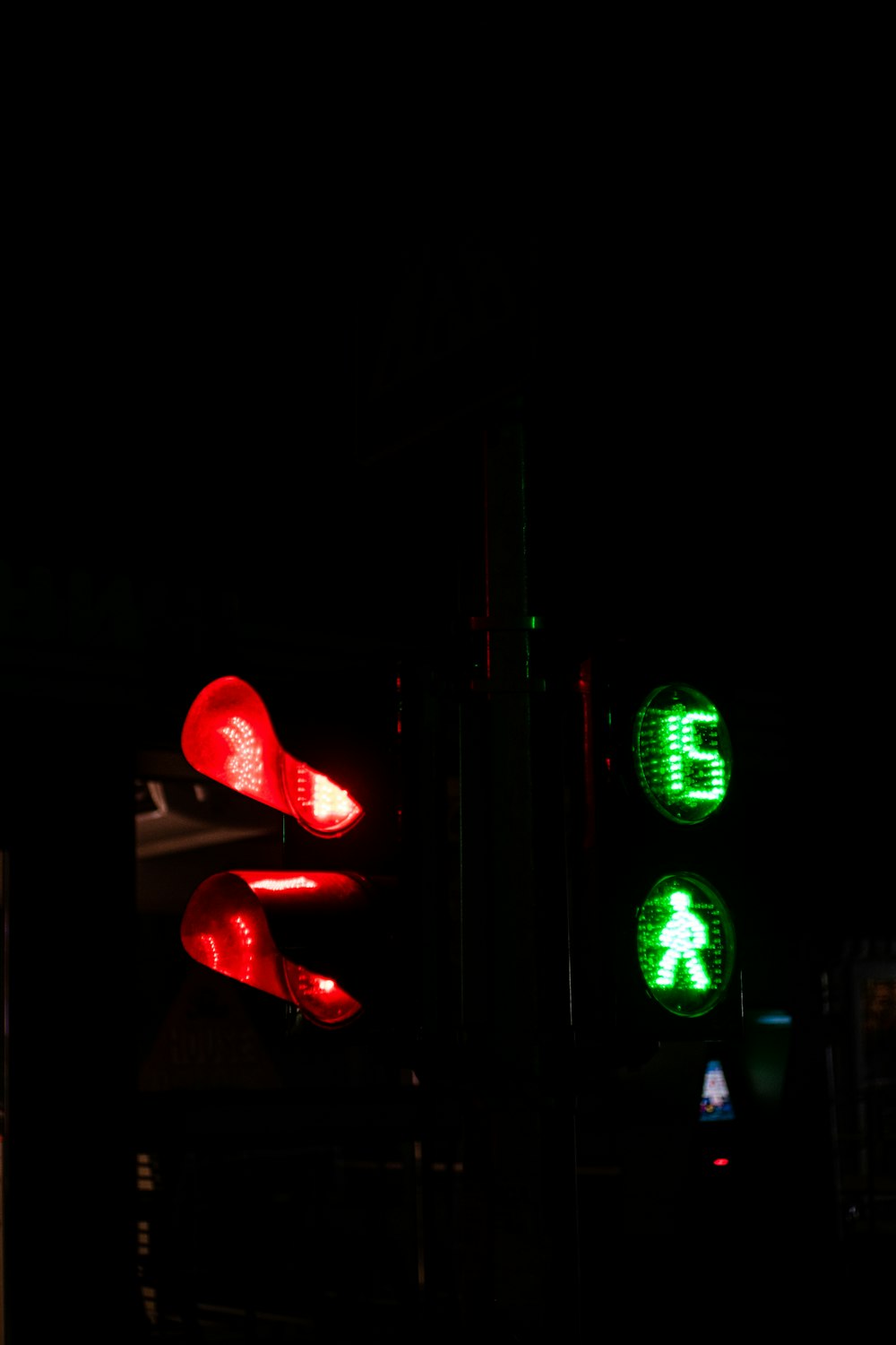 red and green traffic light