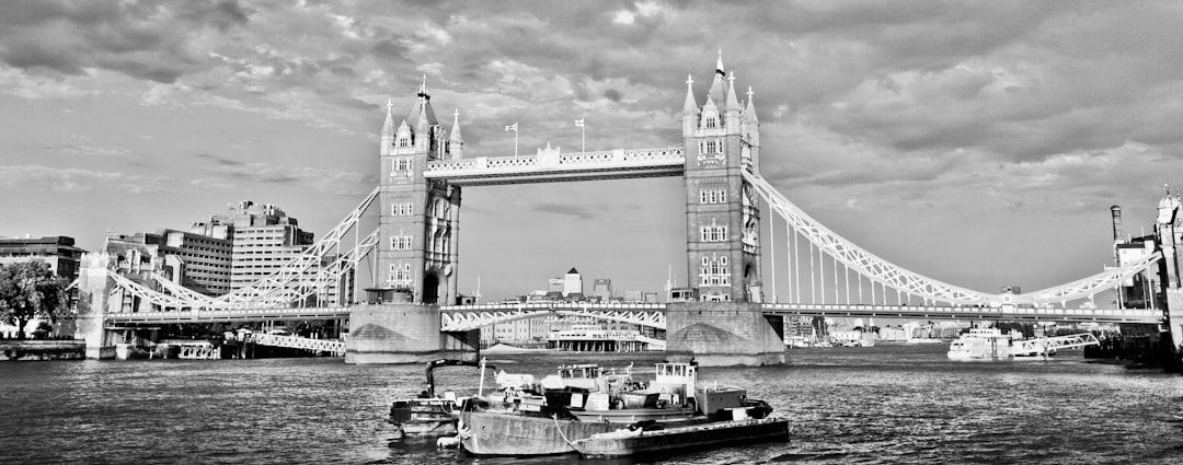 grayscale photo of london bridge