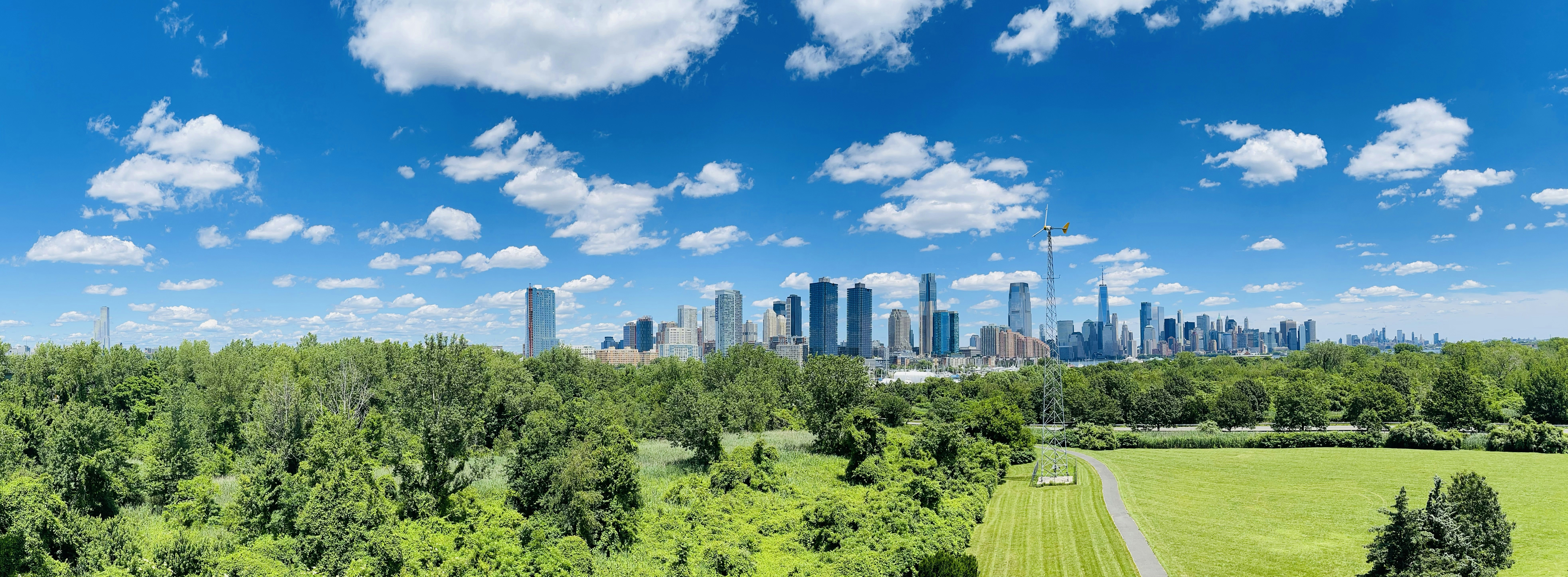 Devi Elvina, Ferensia (Universitas 84 Kristen Petra) Kreasi Produk Kreatif Hadapi Revolusi Industri 4.0 Teknik Makrame Eceng Gondok ke Media Ban Sepeda Motor Image