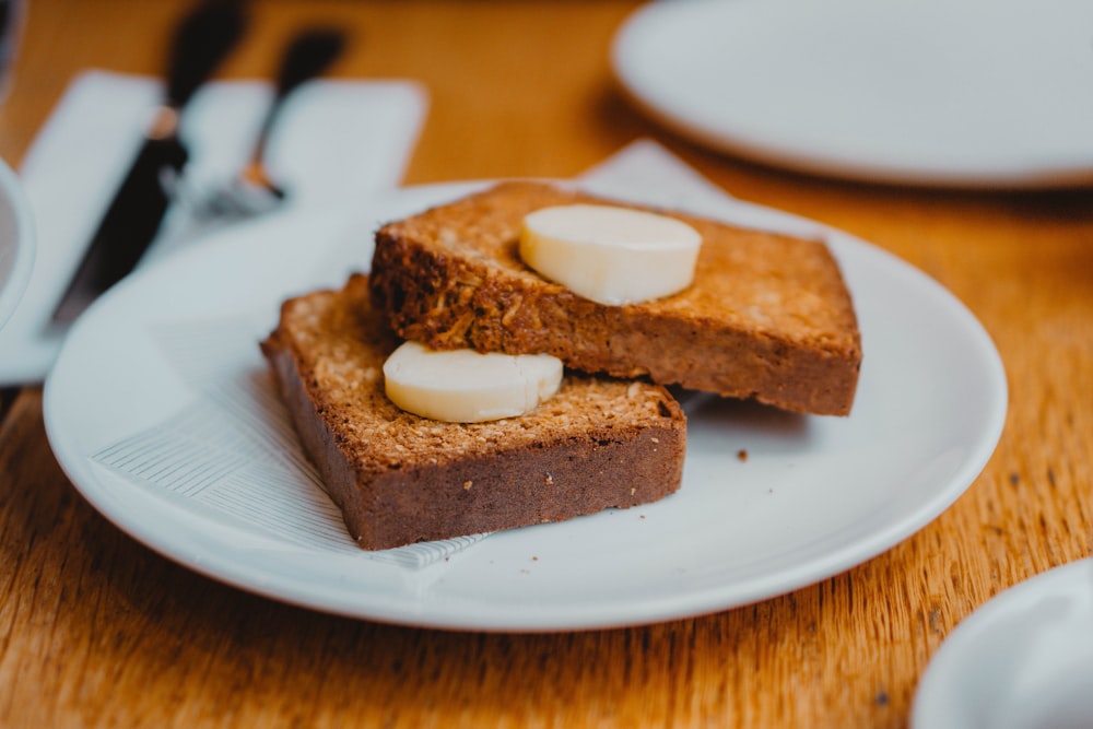 sliced bread on white ceramic plate