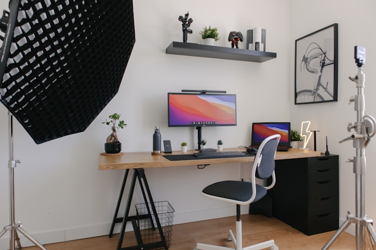 Television setup for reviewing long-form YouTube visuals