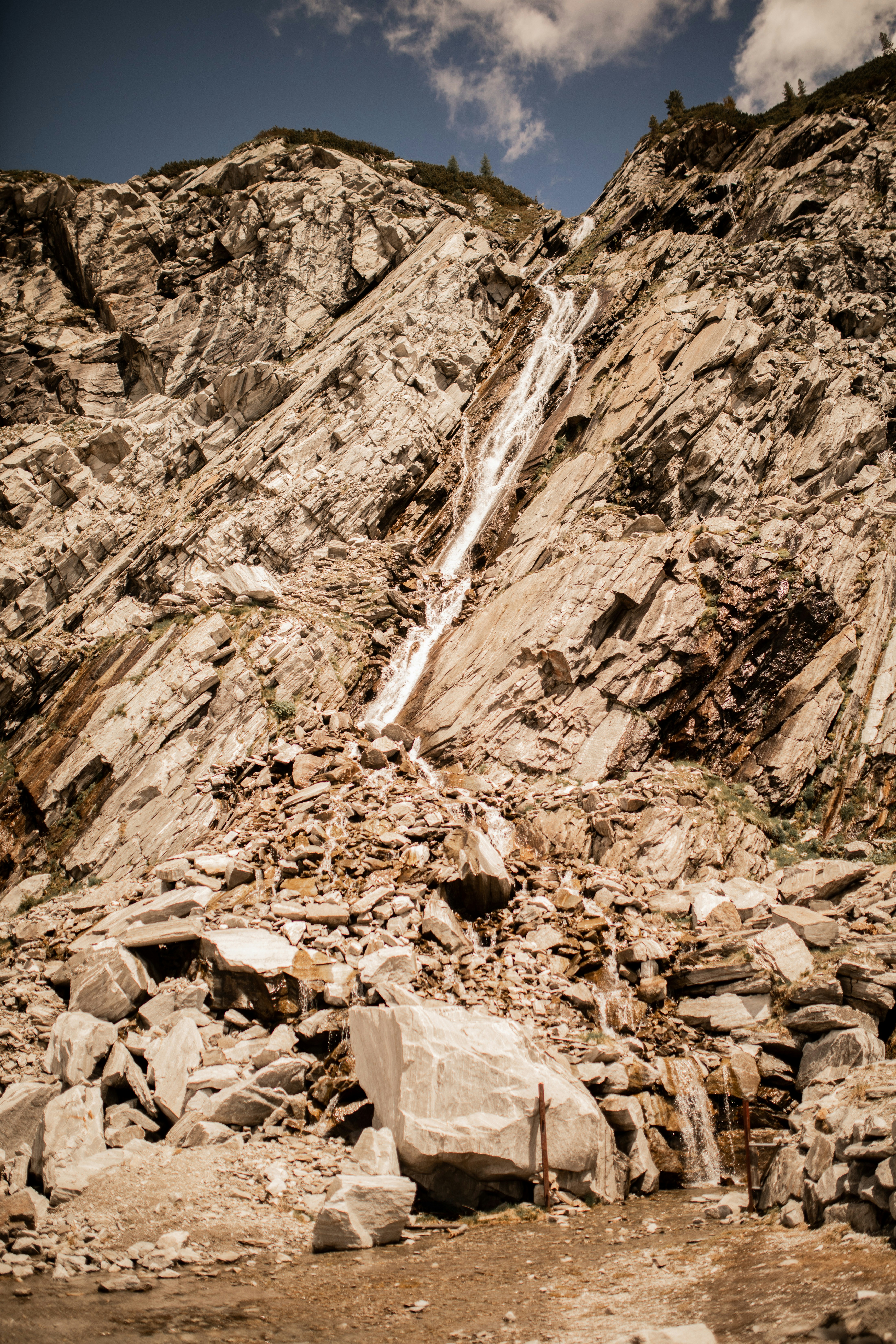 brown and white rocky mountain