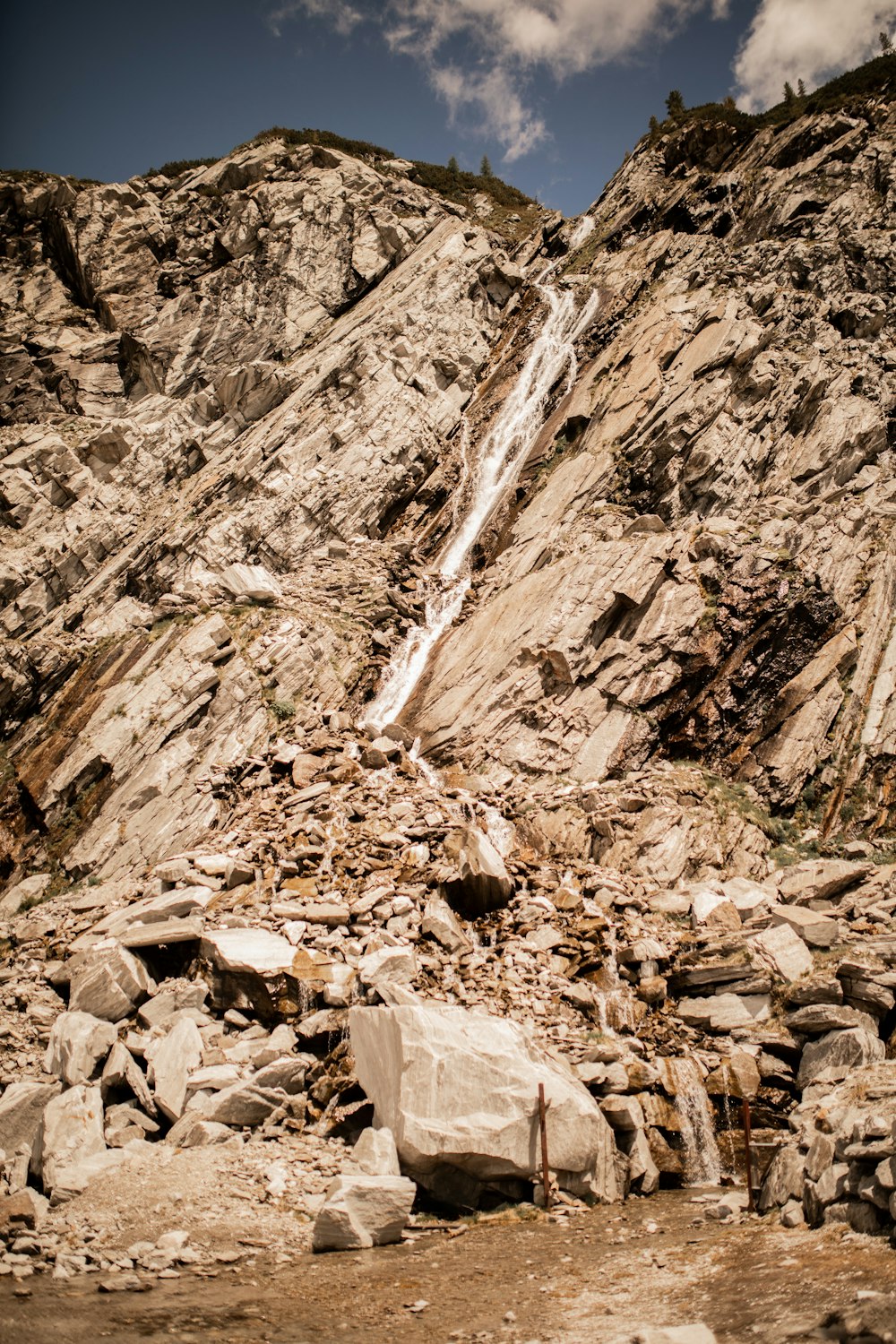 brown and white rocky mountain