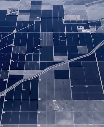 Aerial view of a large agricultural field with irrigation systems installed by Ingevilla.