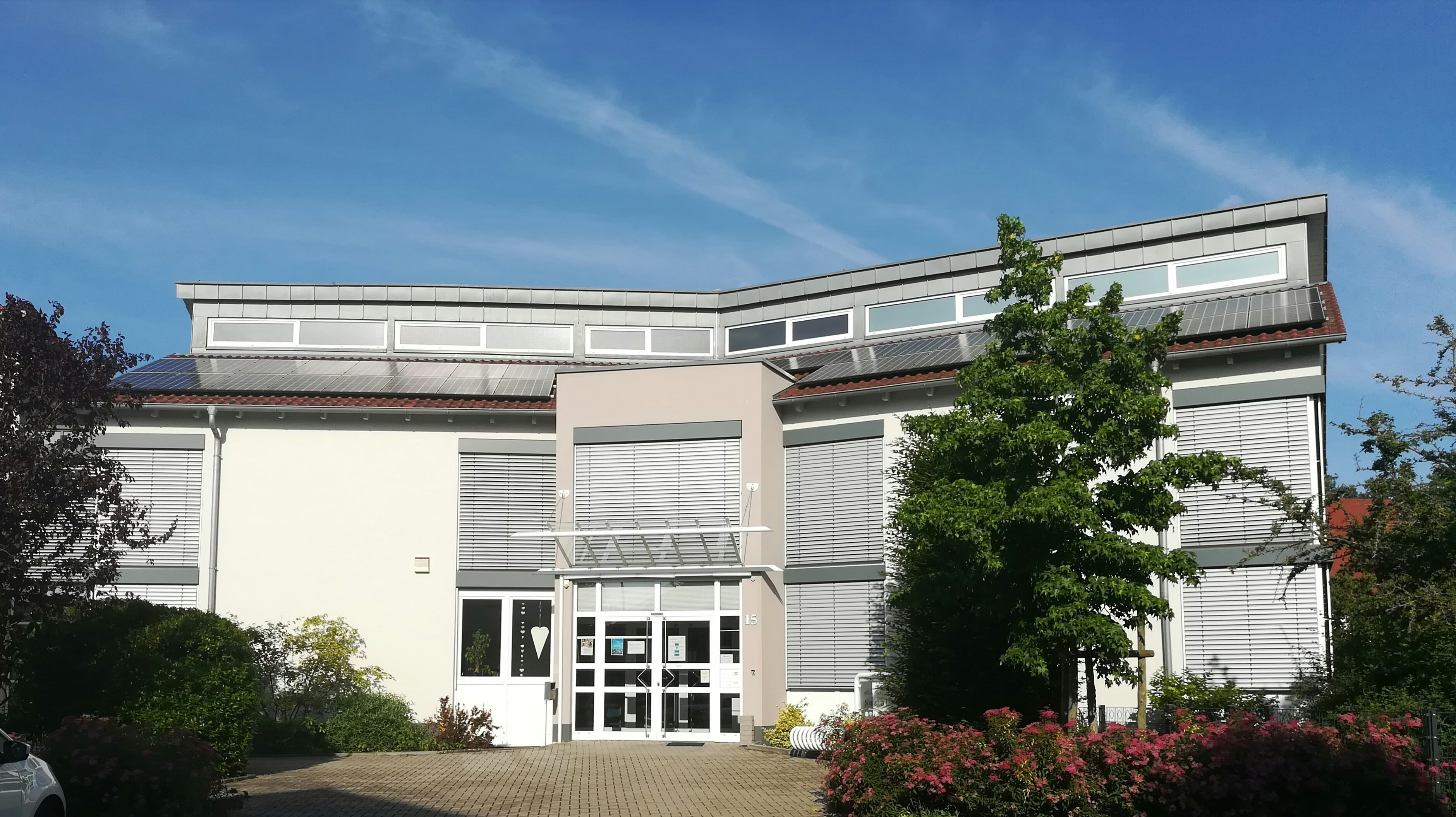 photo-1624779306429-1406d6316a26?ixid=M3