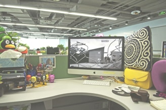 silver imac on white wooden desk
