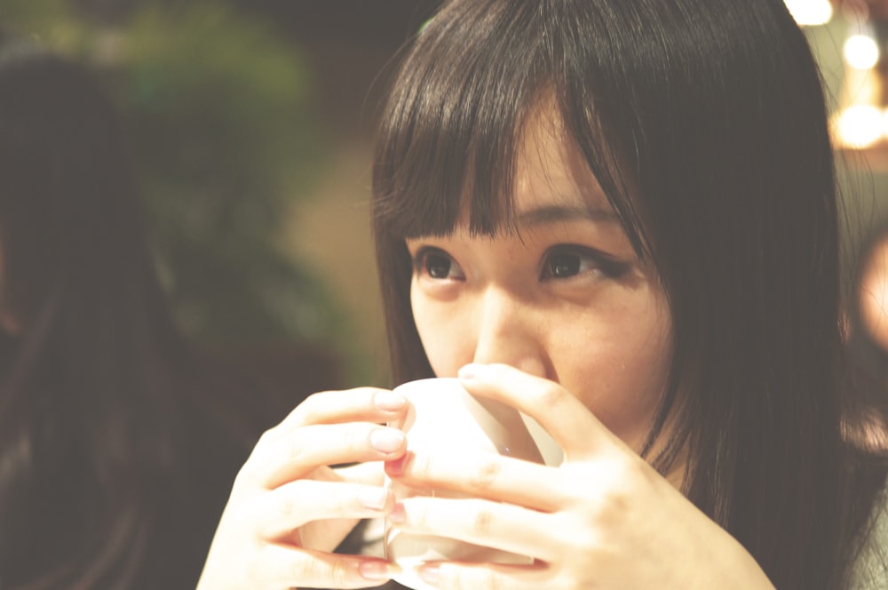 woman covering her mouth with her hand