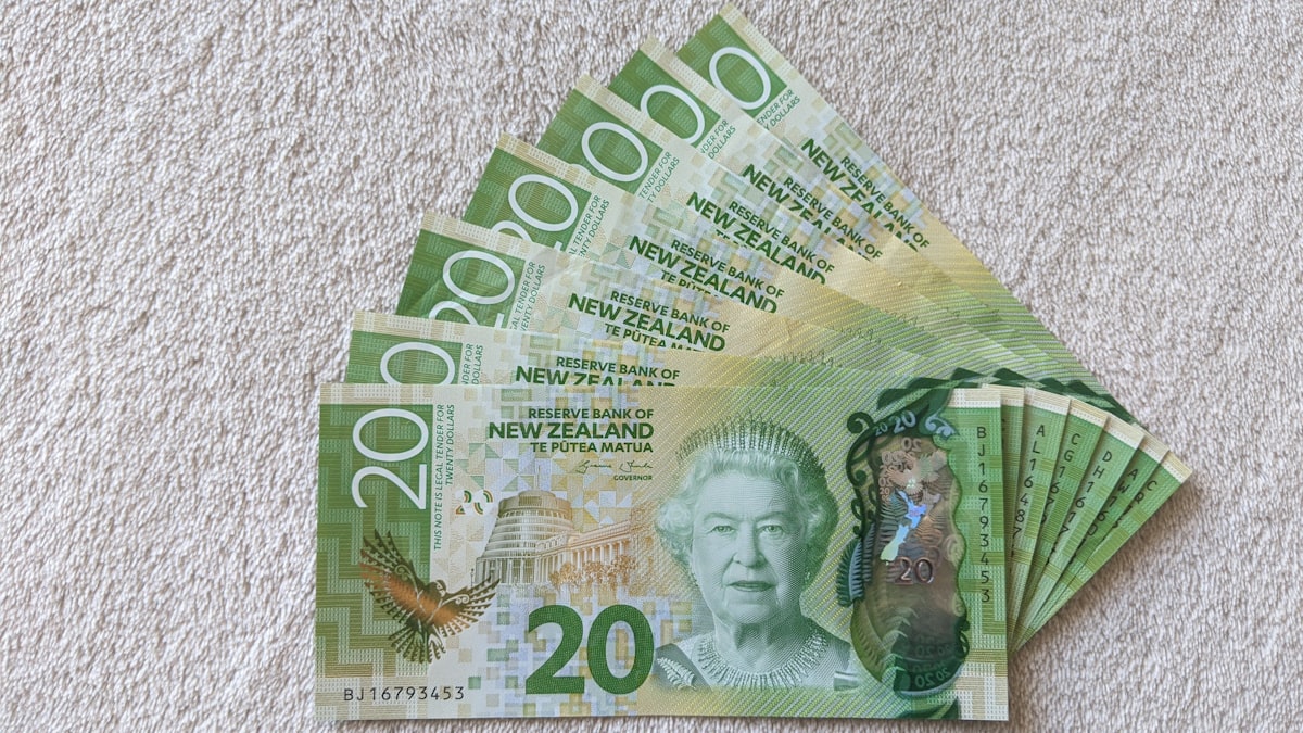 Enquanto o petróleo dança feito bêbado, a Enterprise Products paga dividendos como relógio suíço