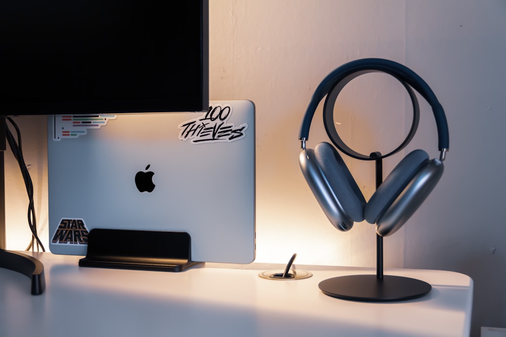 silver imac on white desk