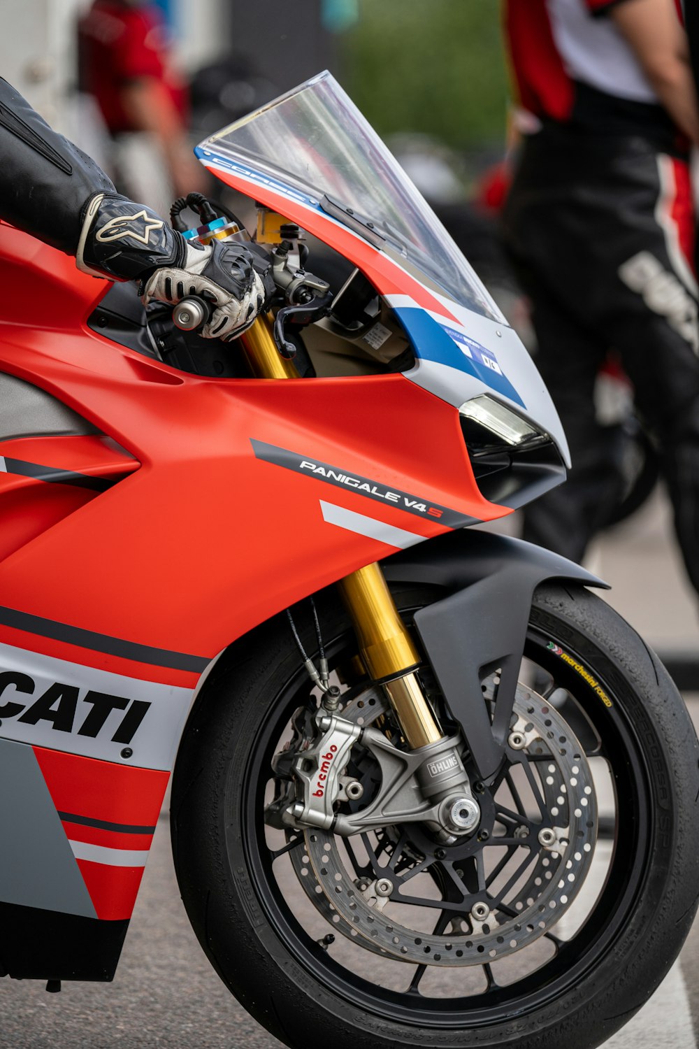 red and black honda sports bike