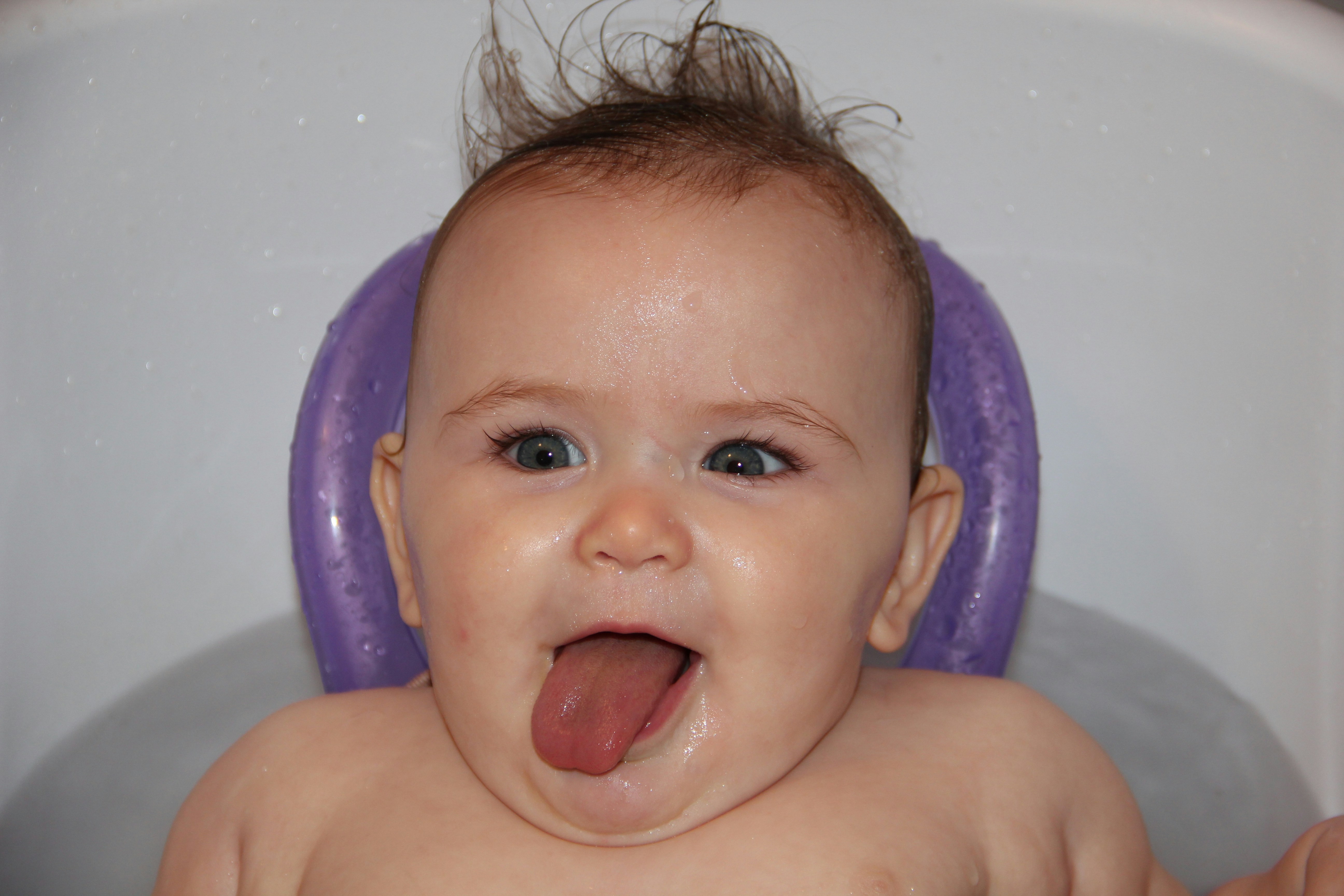 “베이비 쇼크: 저출산 대책, 약일까 독일까? 📈📉”