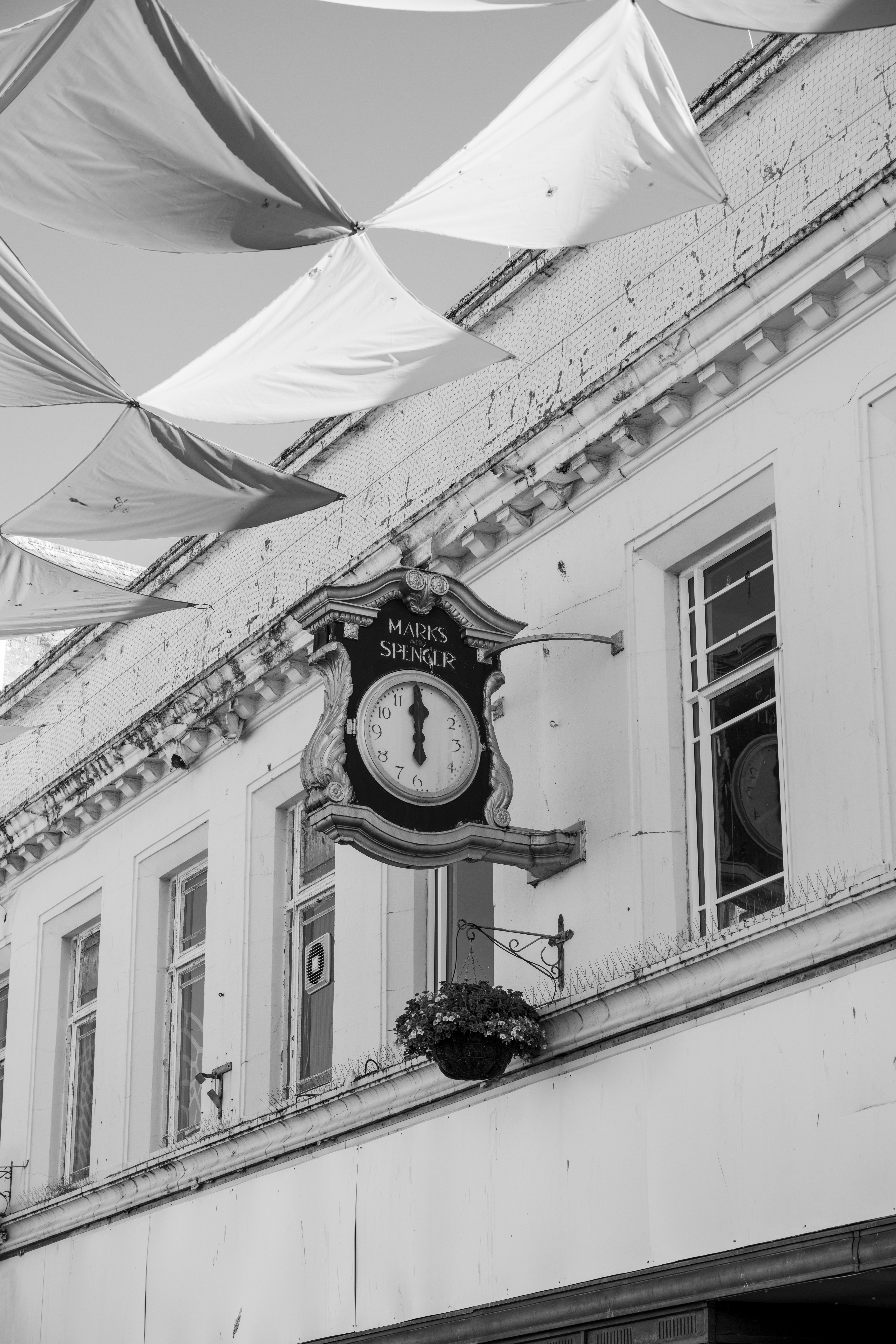 Grayscale photo of analog clock at 10 00 photo – Free Building Image on ...