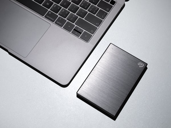 MacBook with an external hard disk as backup